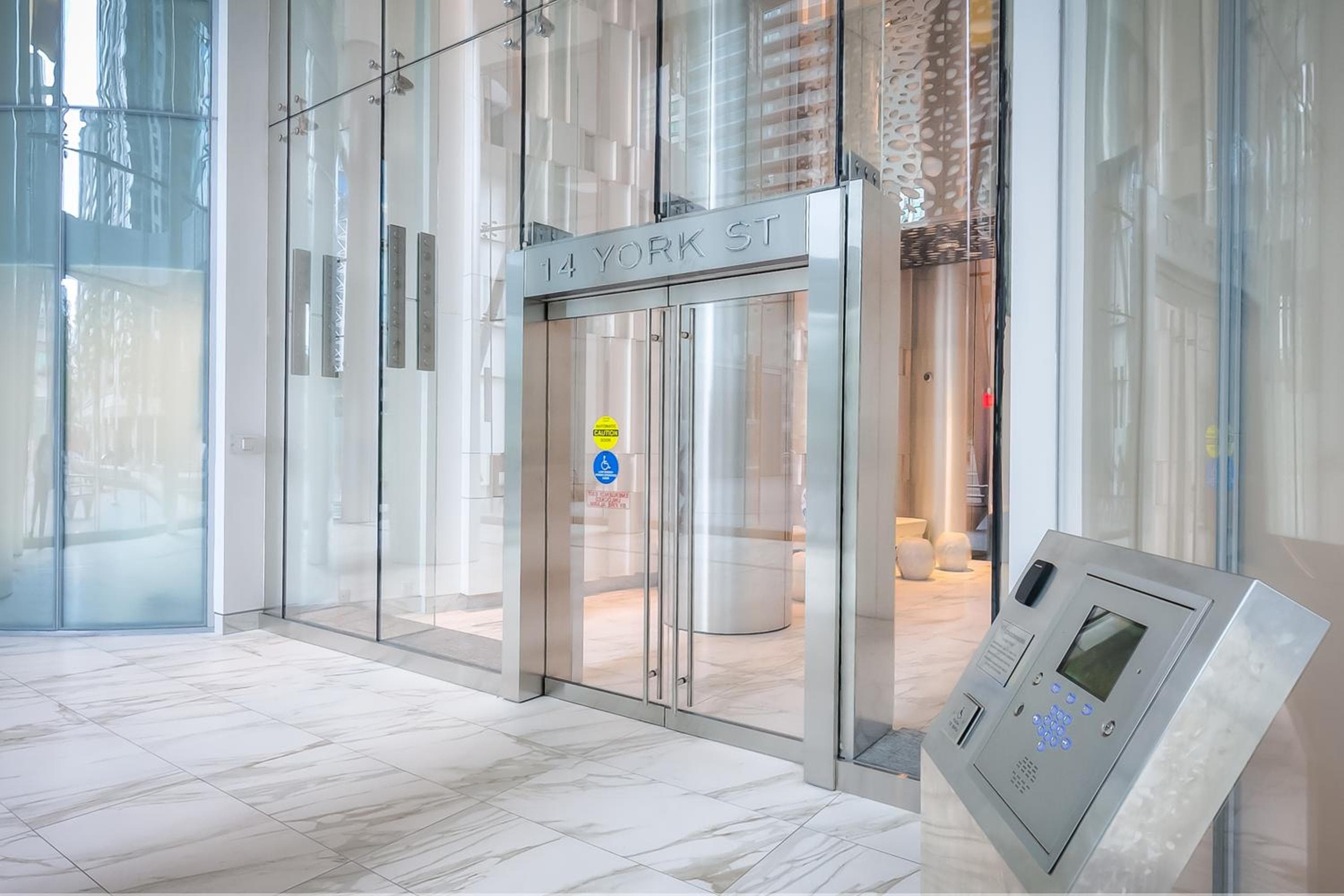 StayToronto - The York Suites