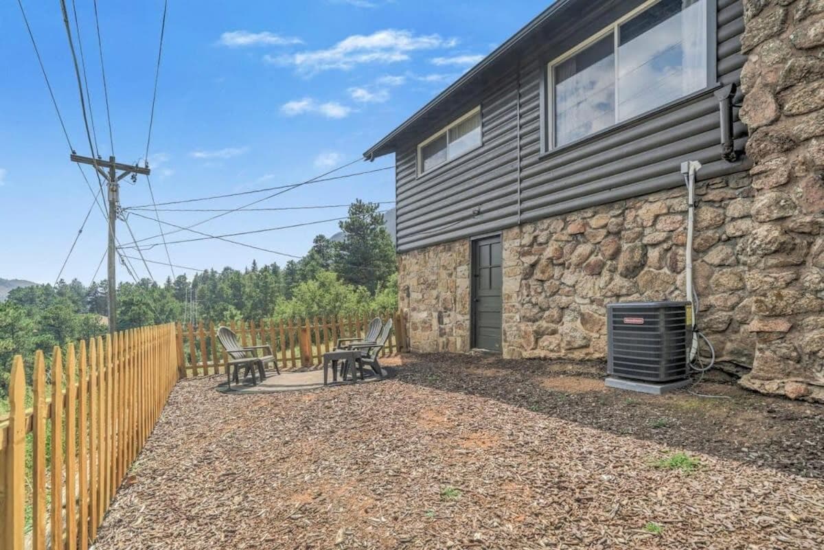 3BD Cowboy Cabin Pikes Peak Mountain Log Cabin