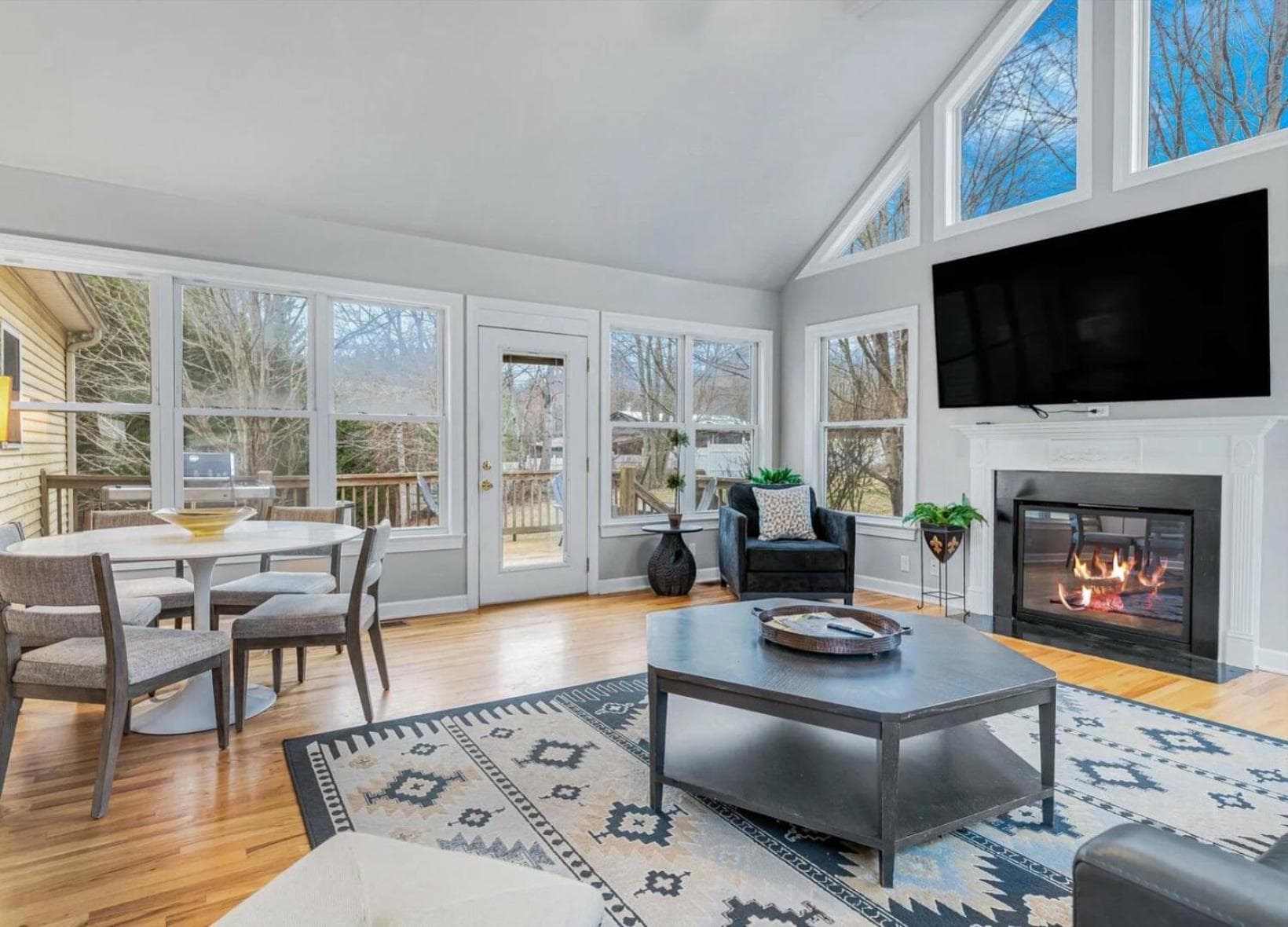 NEWLY Renovated near Asheville! HOT TUB and seasonal POOL!
