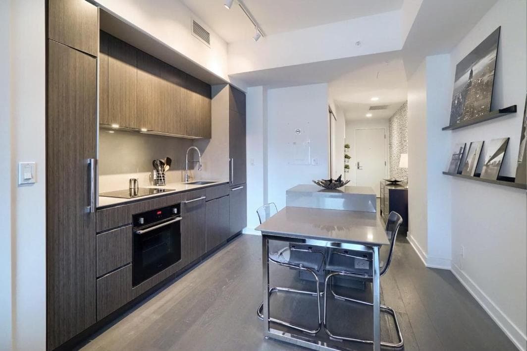 Spectacular Skyline Views - Downtown Montreal - Luxury Condo & Penthouse
