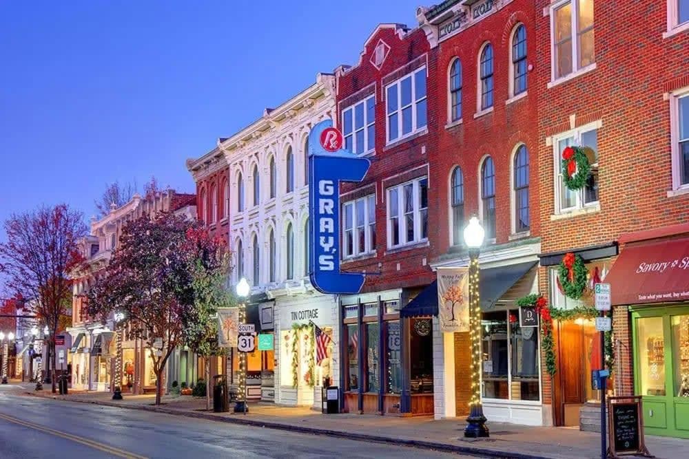 Five Block Walk From Historical Downtown Franklin