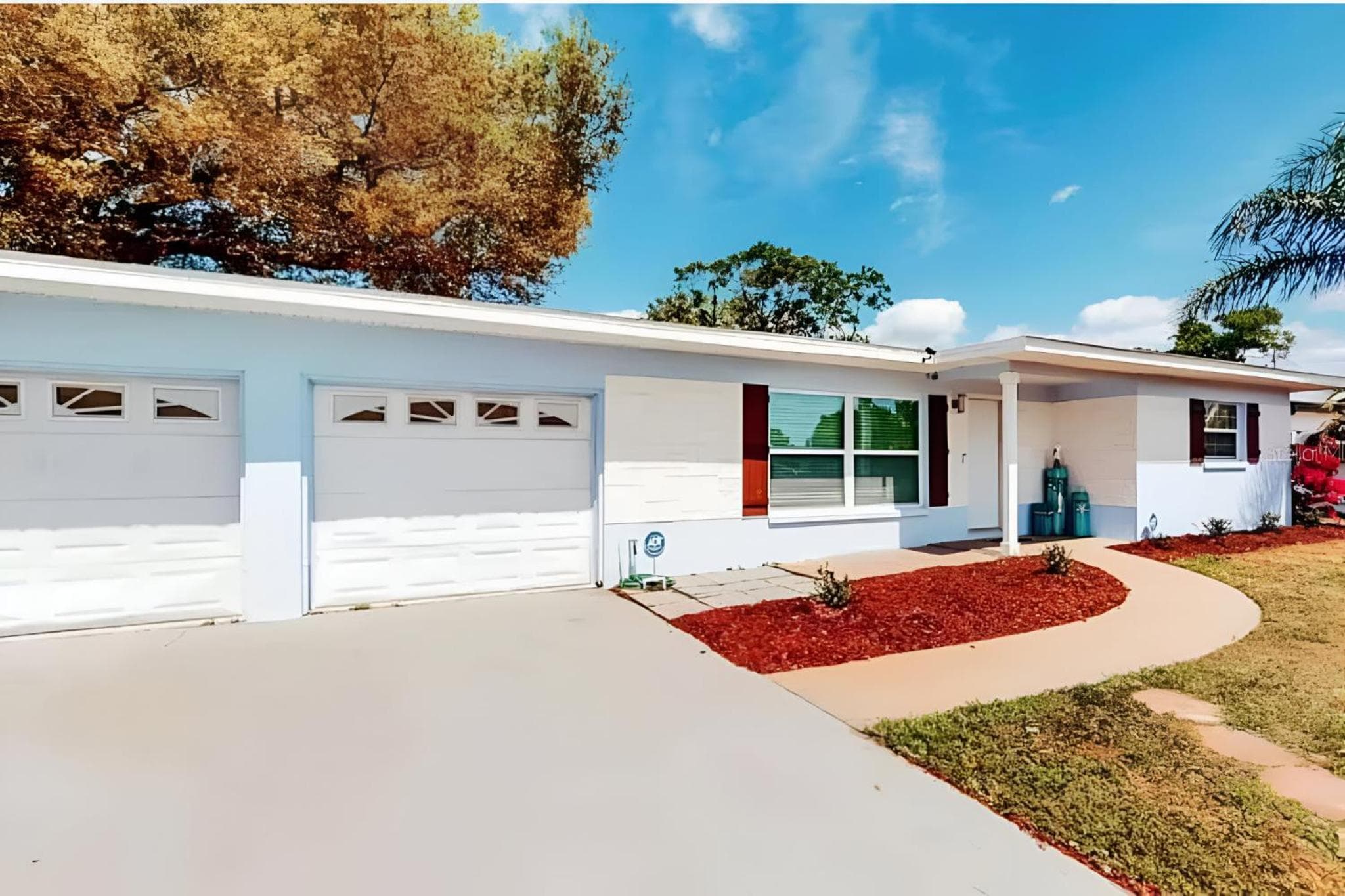 Spacious 4 bedroom 3 bath Clearwater Vacation House Cowboy Pool Fire Pit Games Close to Clearwater Beach Biking Trail Farmers Markets Harbor Health Spa Bay