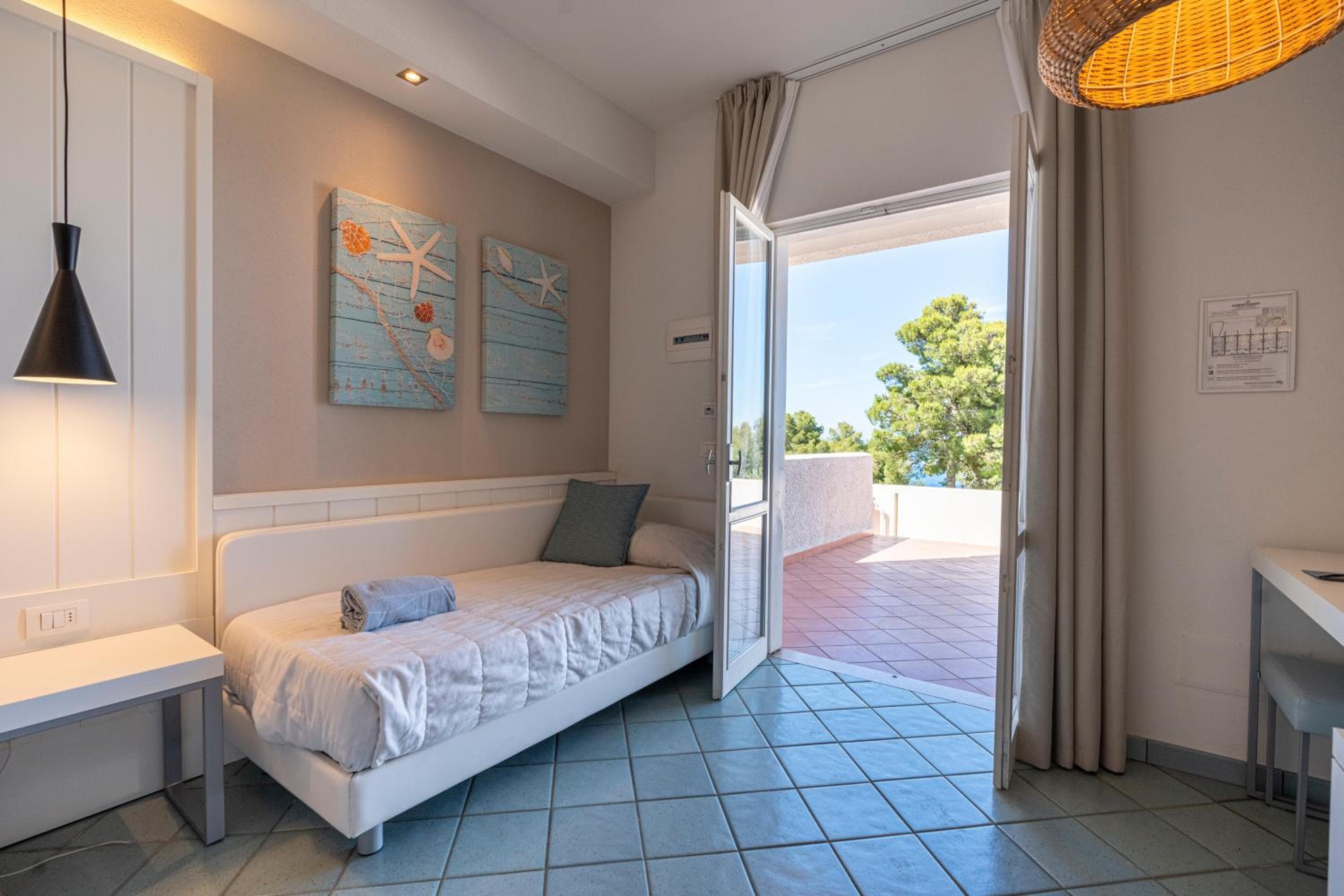 Mangia's Pollina Resort