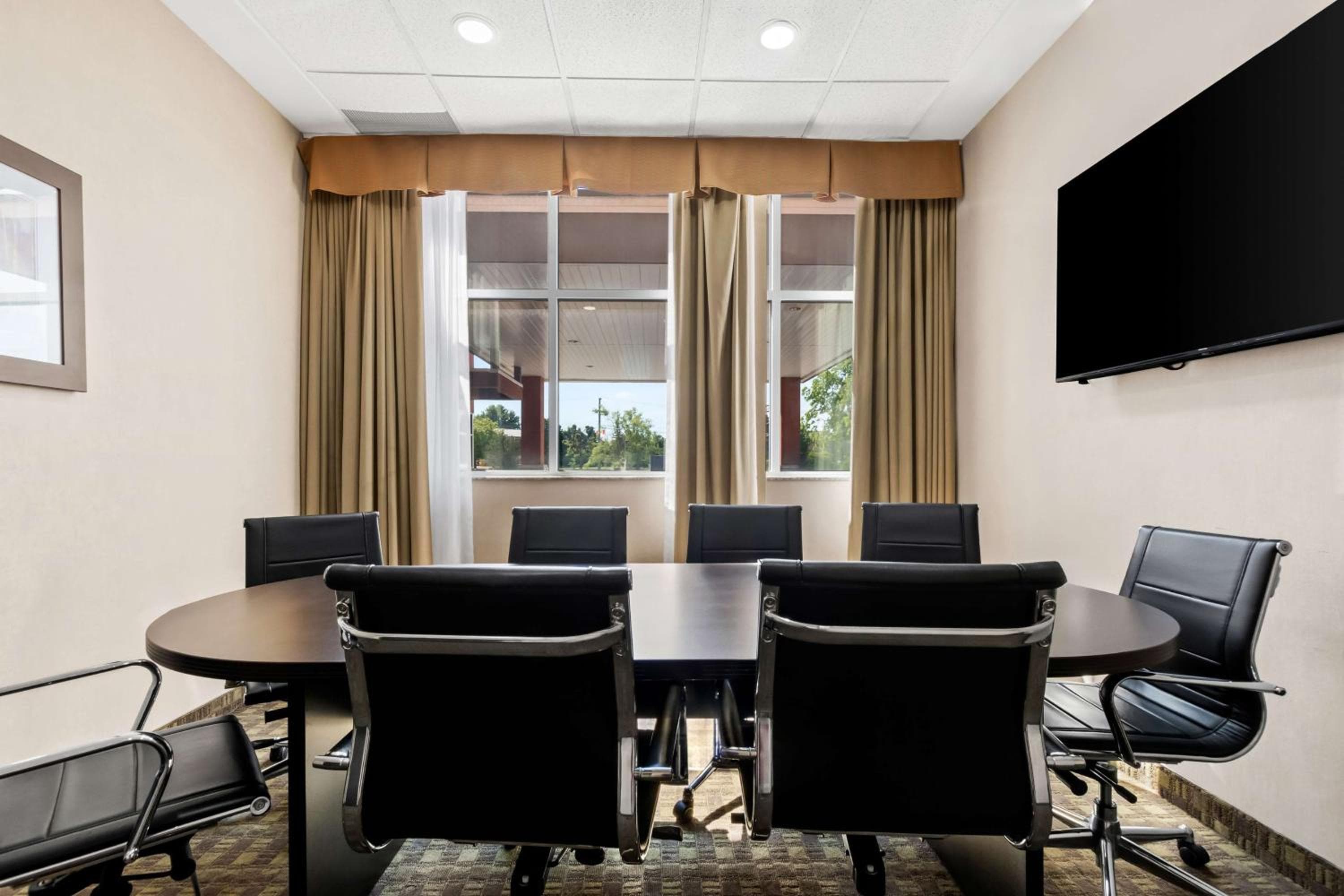Best Western Plus Fergus Hotel