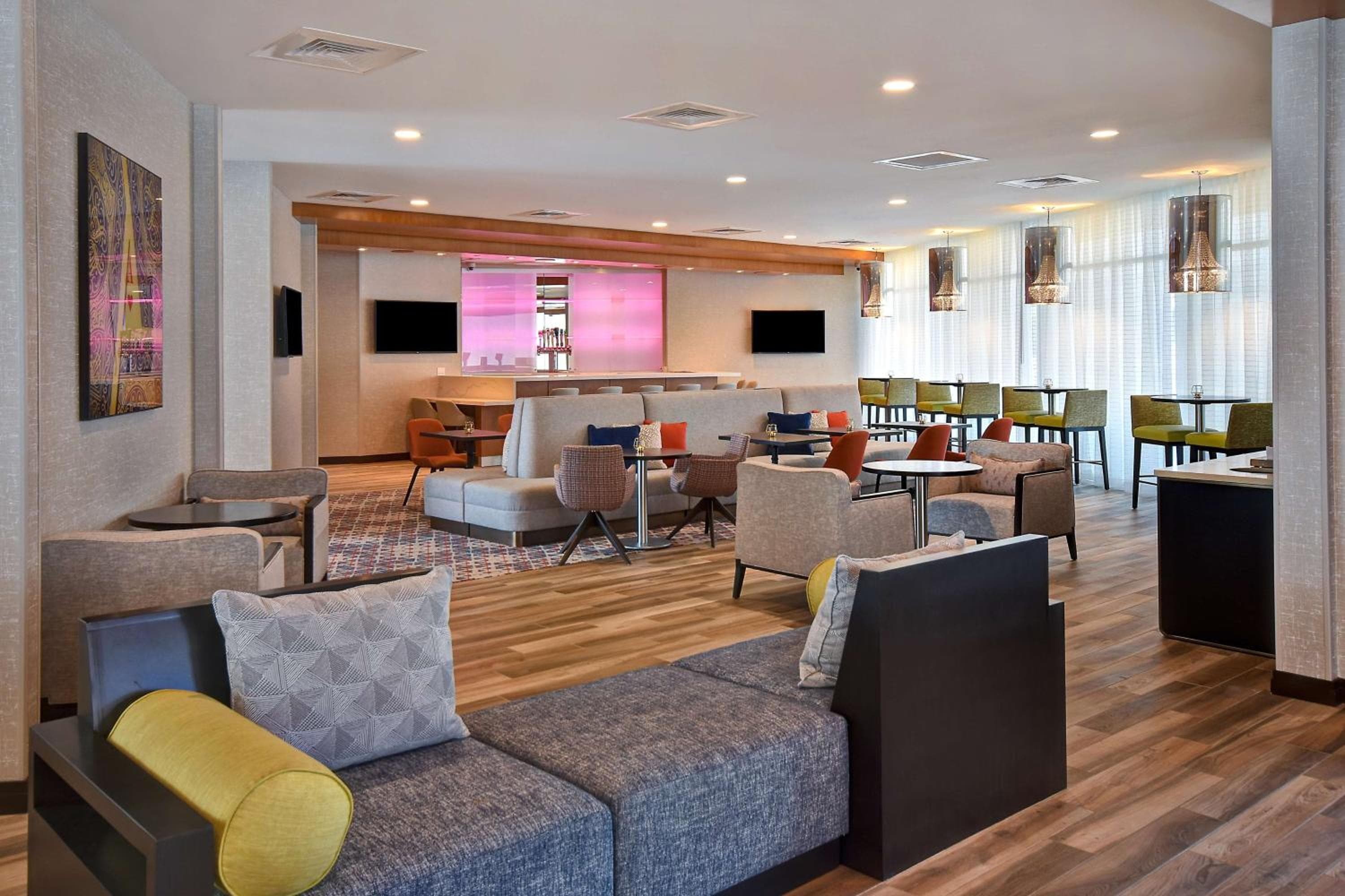 Hampton Inn & Suites Las Vegas Convention Center - No Resort Fee