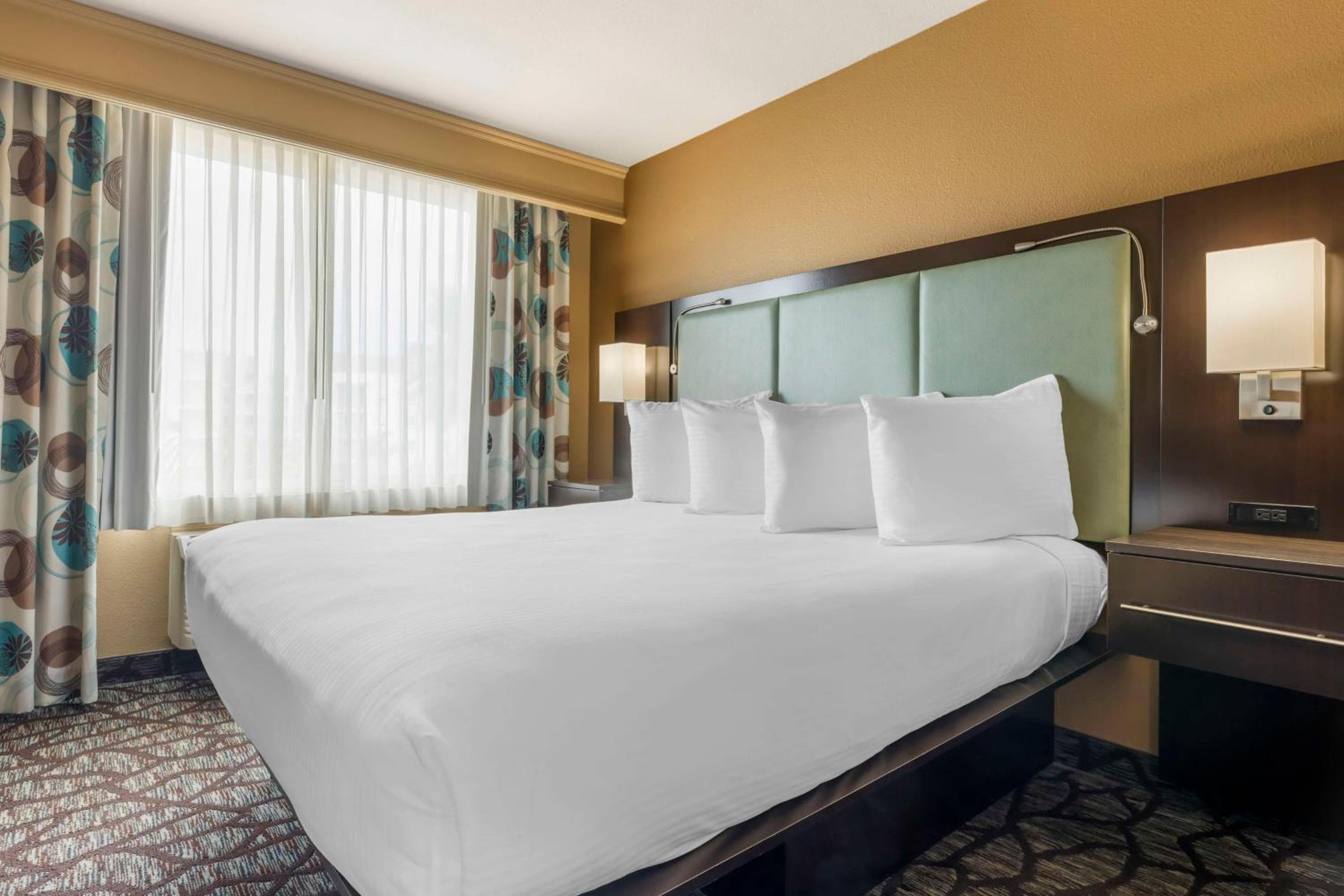 Best Western Plus Oceanside Palms