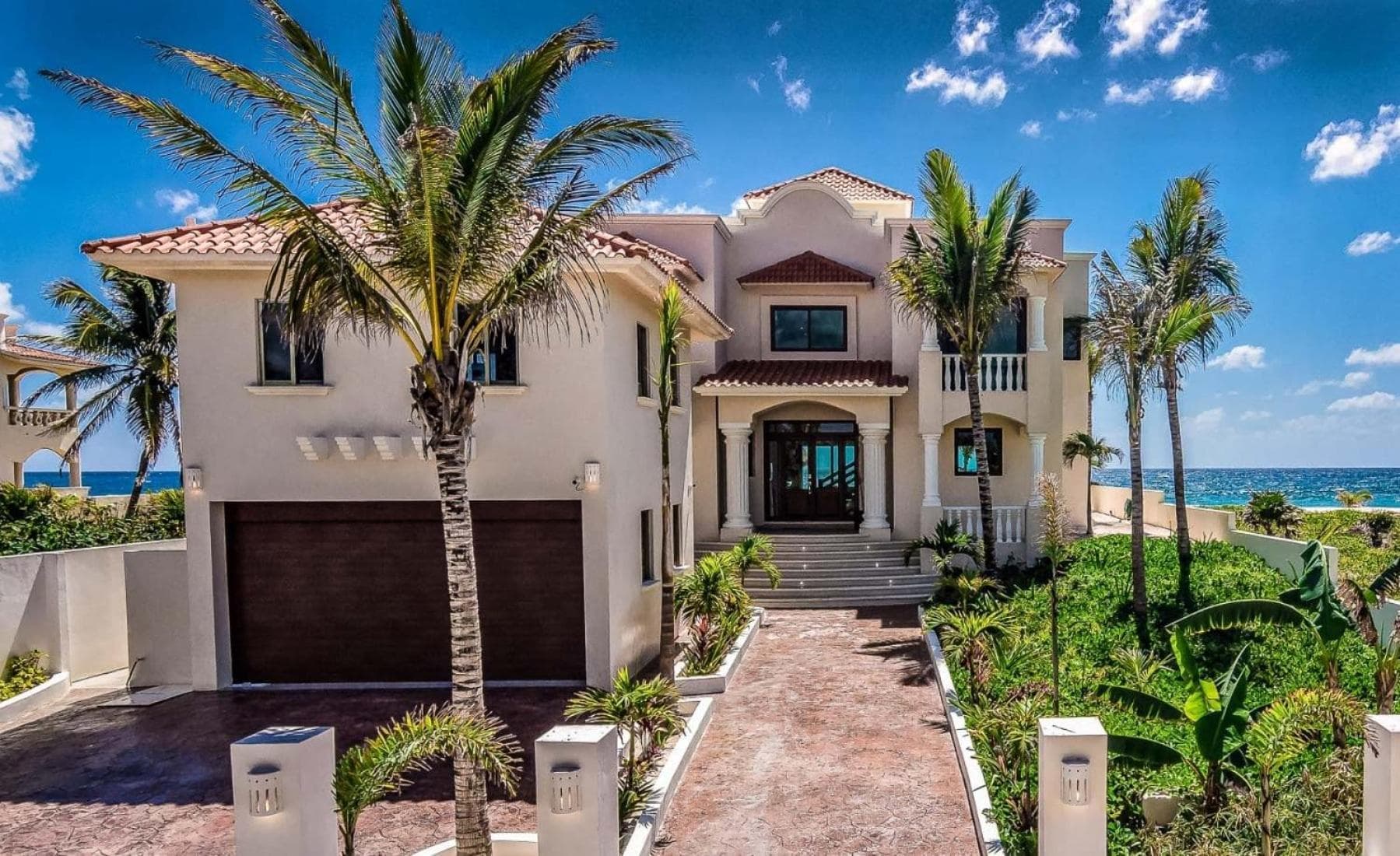 Sofi Beachfront villa in Tankah Bay!