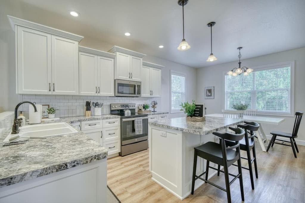 Rexburg Cottage - Brand New Neighborhood Downtown