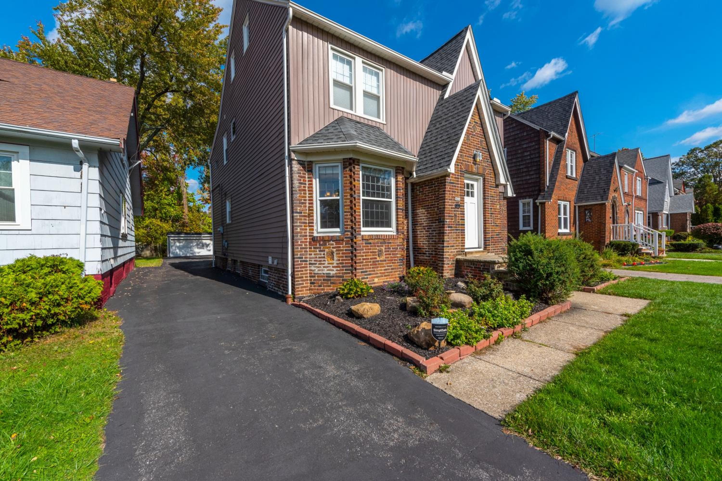 Hideaway in the Heights!