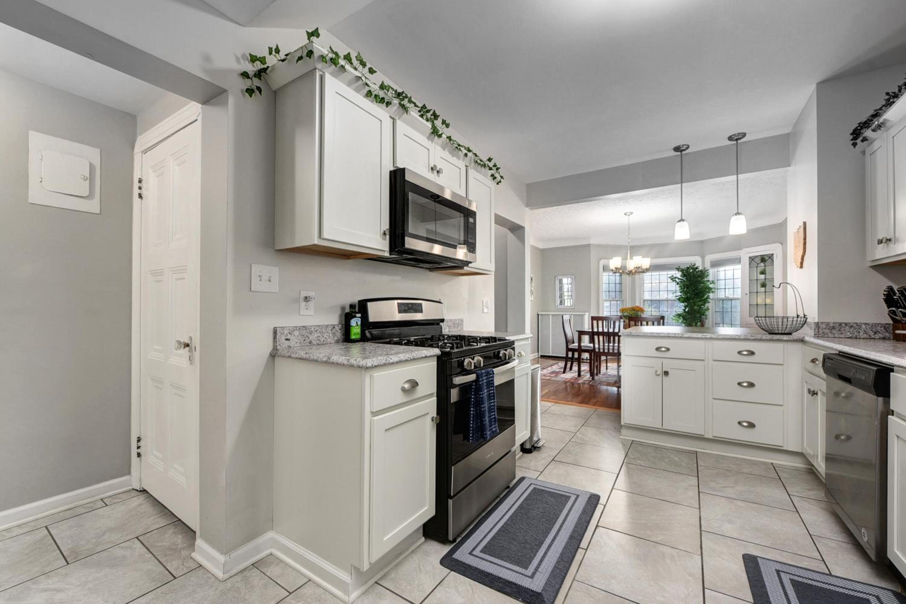 Hideaway in the Heights!