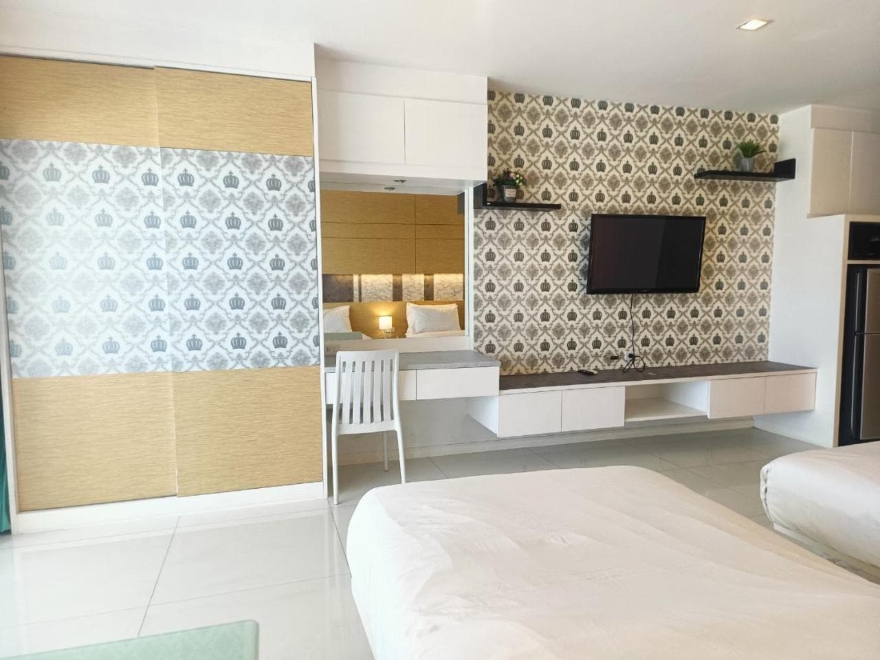 View Talay 6 Pattaya Beach Apartment by Honey