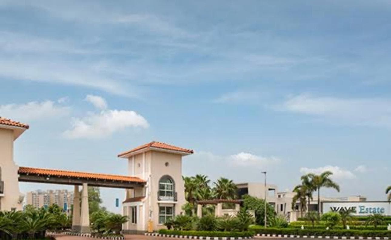 Flat in Wave estate