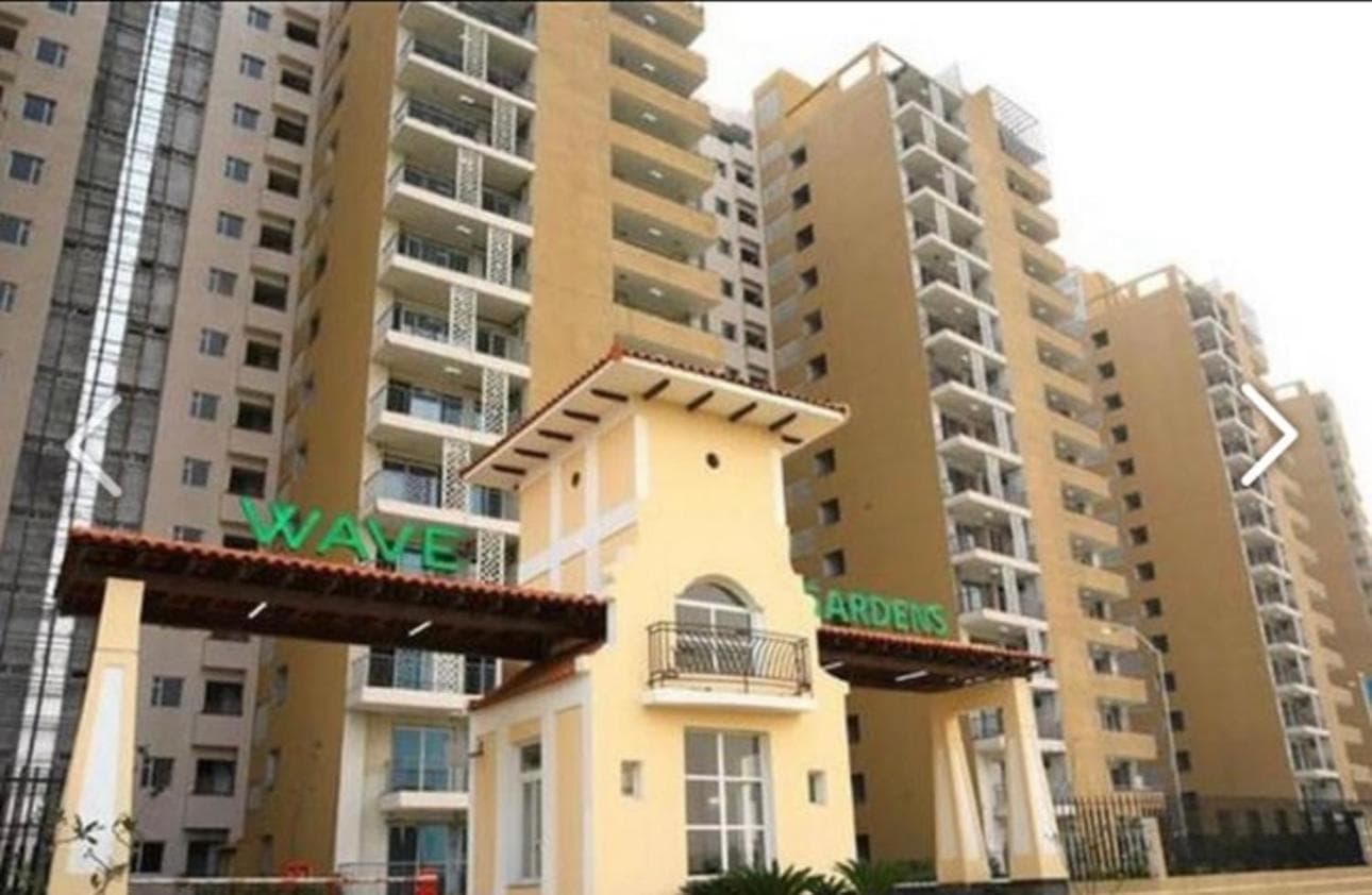 Flat in Wave estate