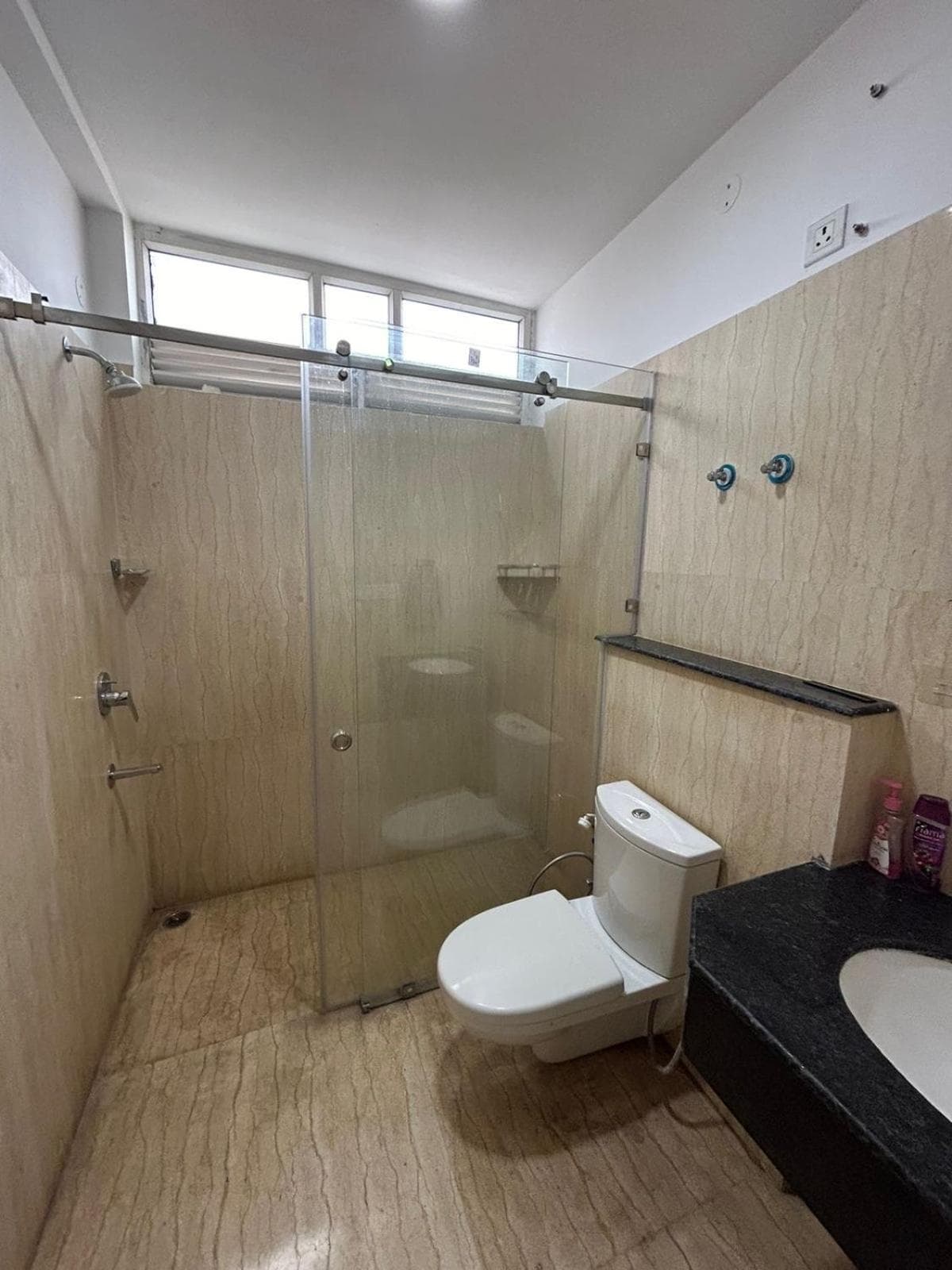 Flat in Wave estate