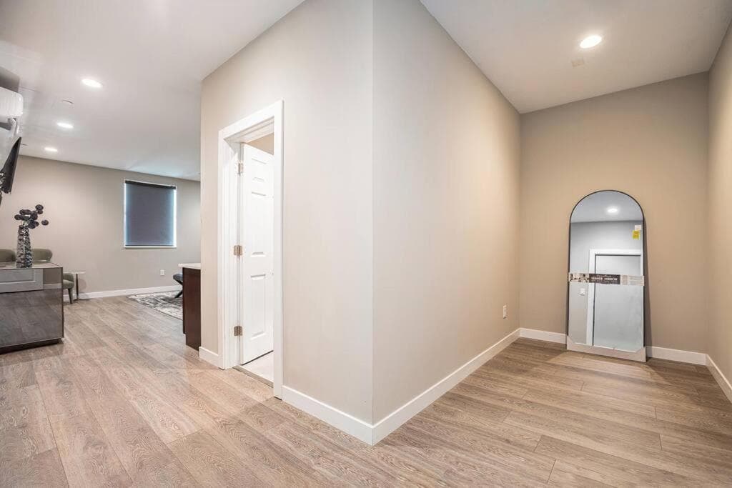 Private Room, Kitchen & Bath 1