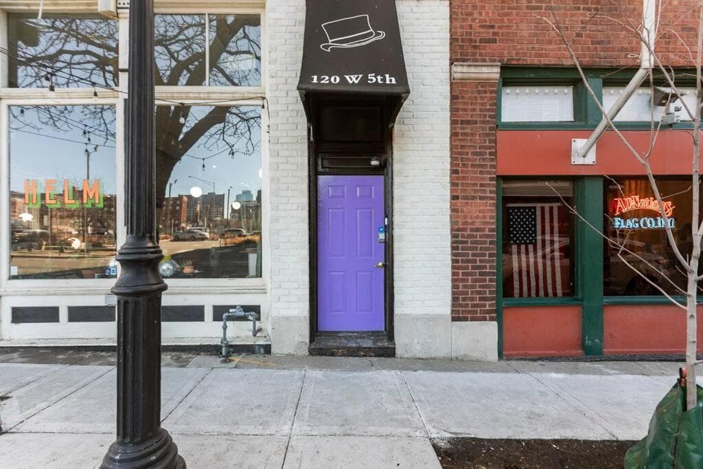 3 Bedroom Penthouse Downtown Close to Everything