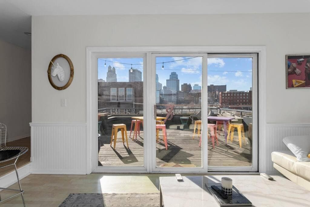 3 Bedroom Penthouse Downtown Close to Everything