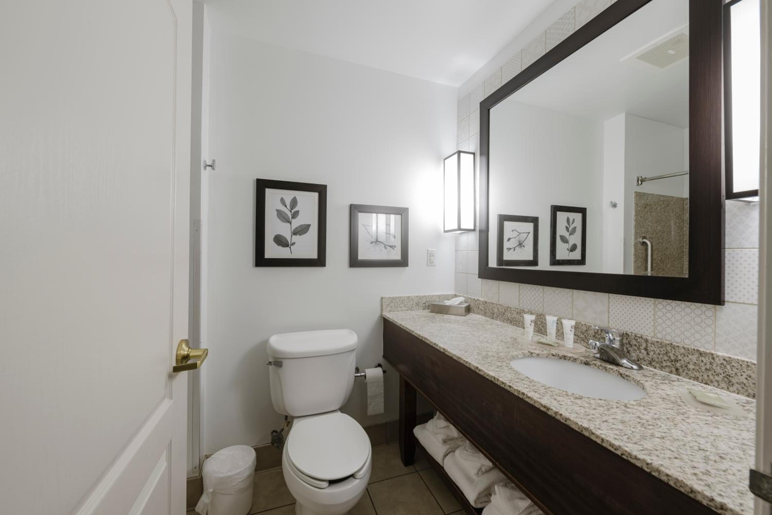 Country Inn & Suites by Radisson, Queensbury - Lake George , NY