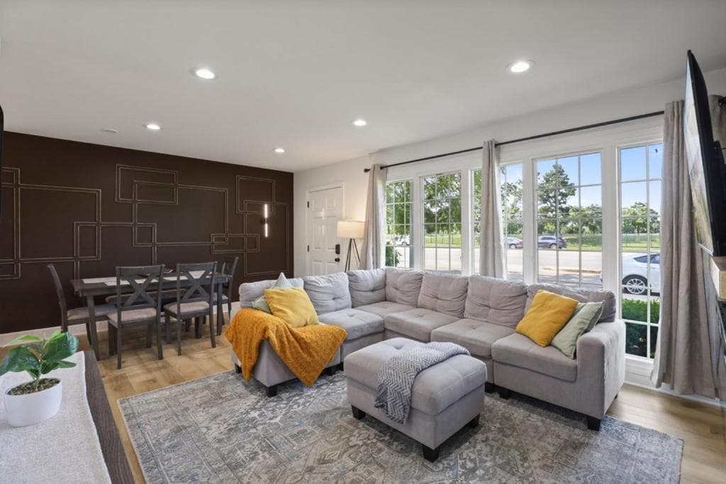 Suburban 4bed2bath Oasis- freshly updated