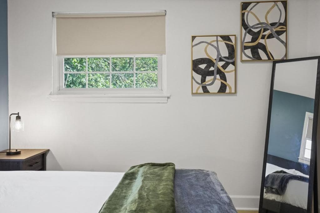 Suburban 4bed2bath Oasis- freshly updated
