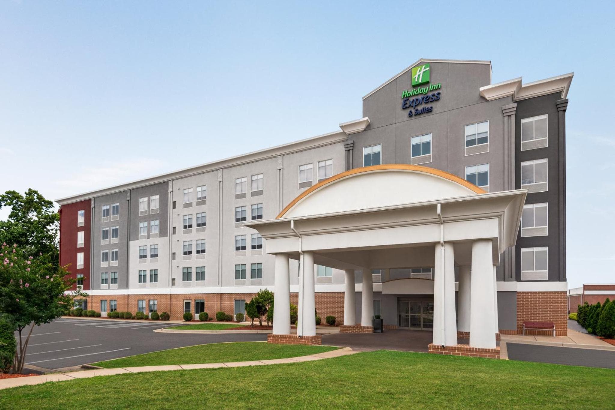 Holiday Inn Express Hotel & Suites Fredericksburg by IHG