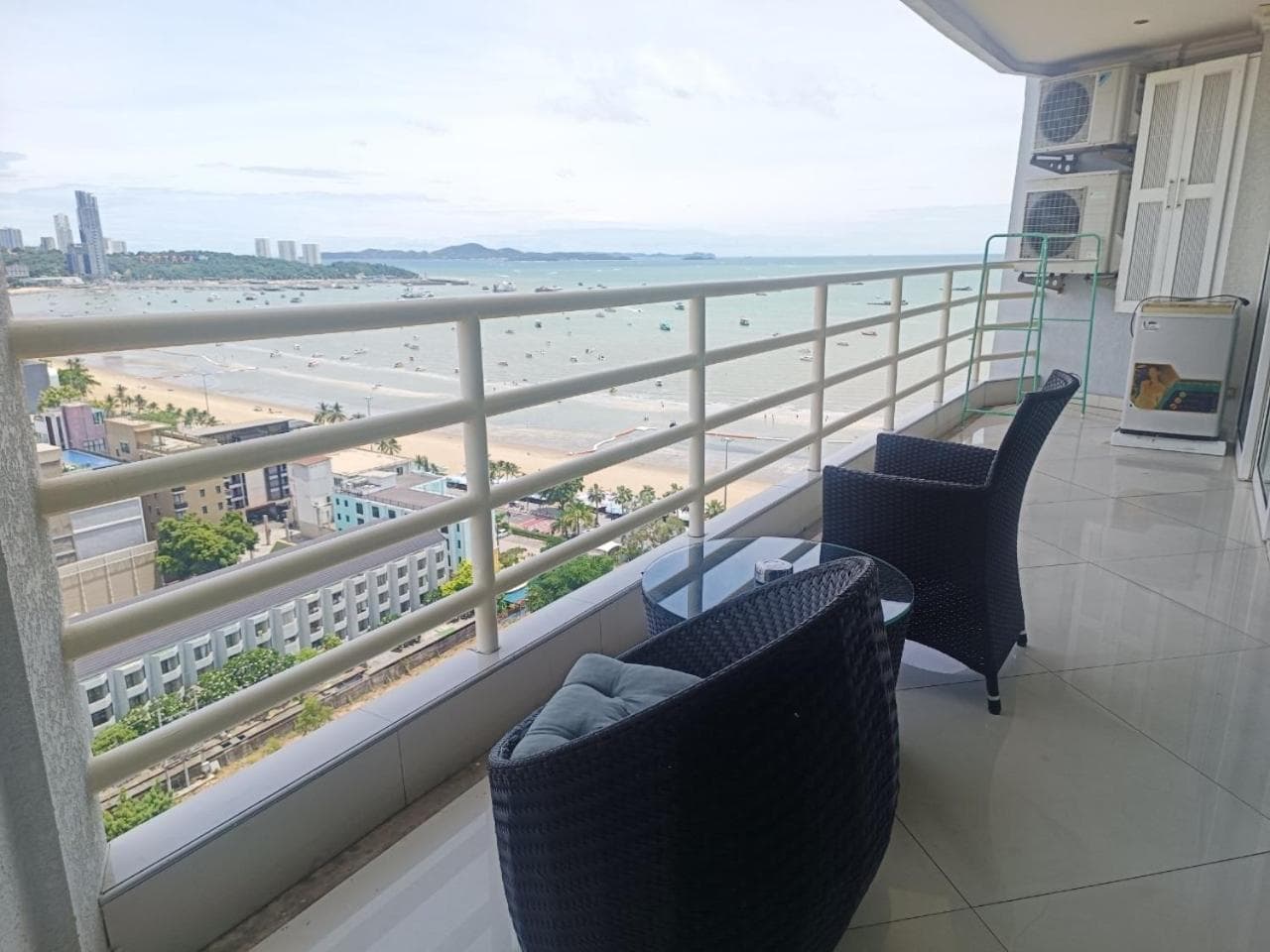View Talay 6 Pattaya Beach Apartment by Honey