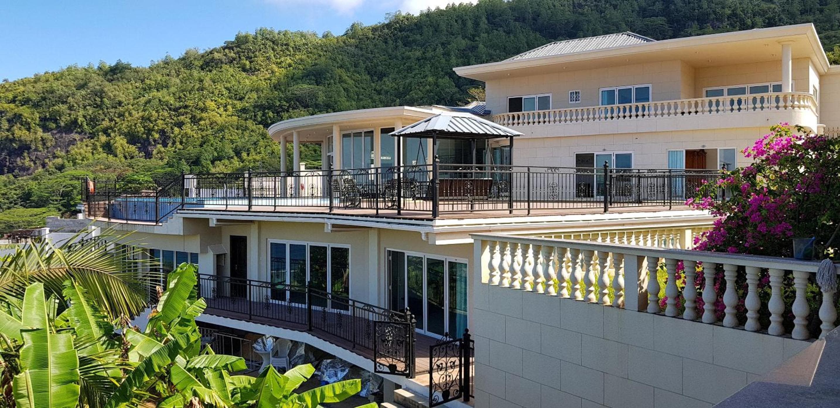 Amanda Villa - Best Value Mountain top Inn