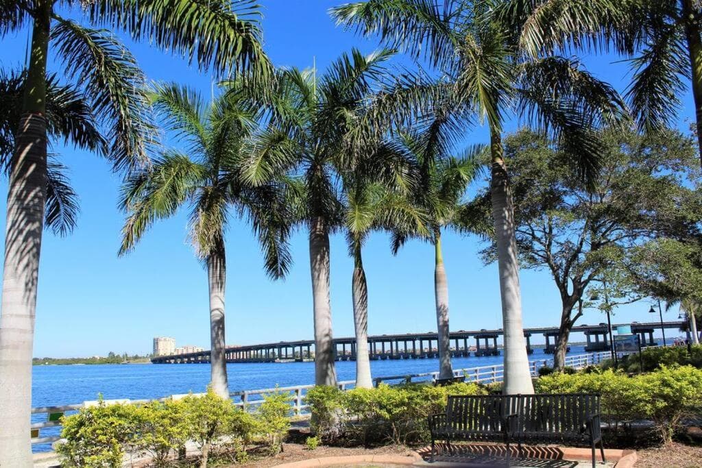2BR at Lecom Park Downtown Beaches & Ample Parking Space