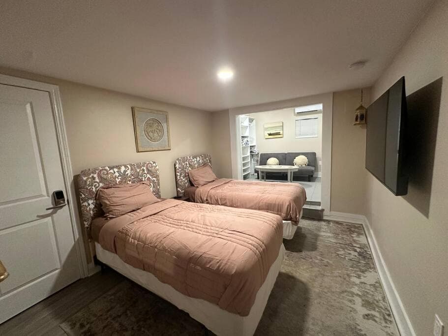 2BR at Lecom Park Downtown Beaches & Ample Parking Space