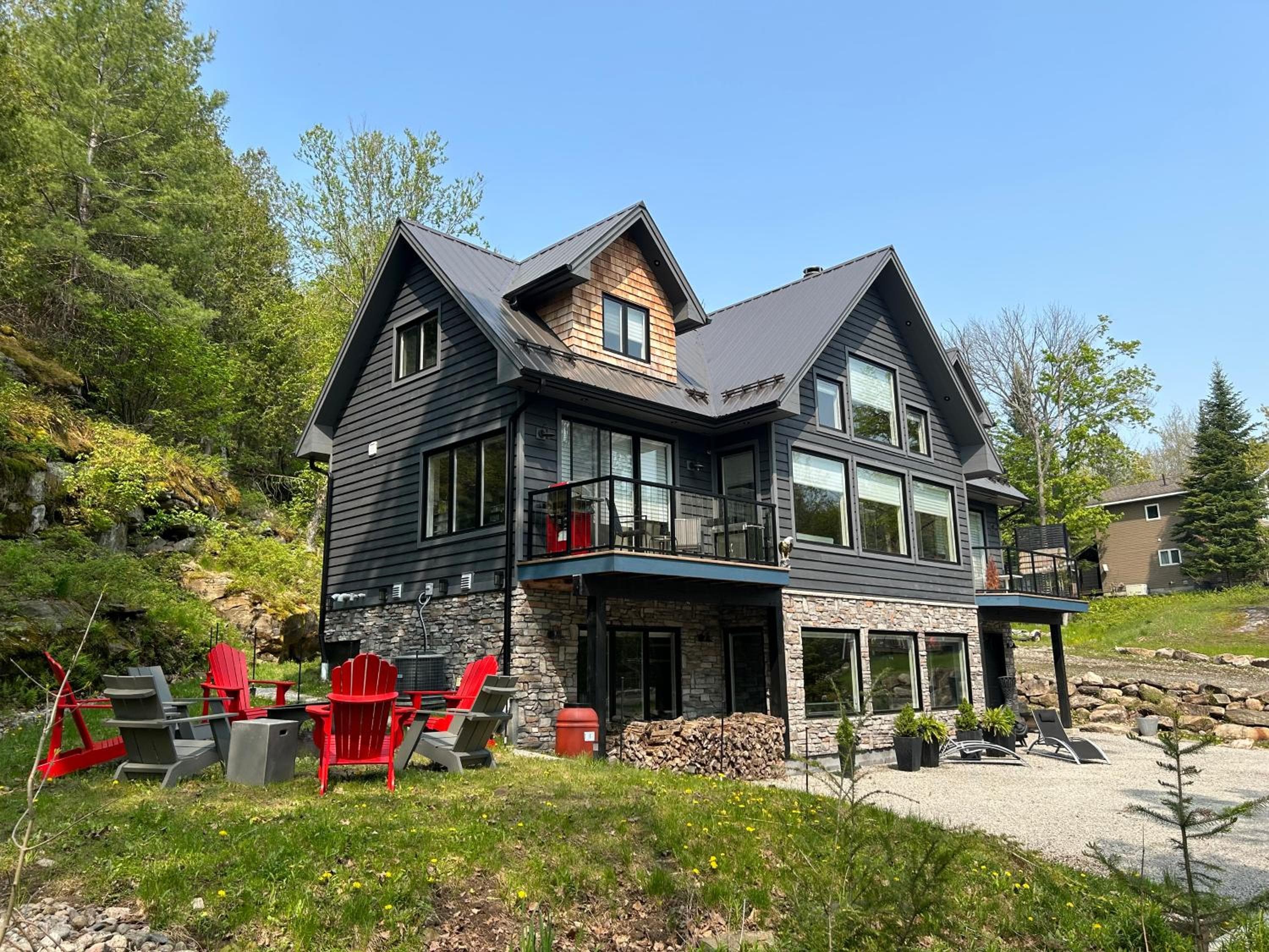 The Rowanwood - Muskoka Cottage Retreat
