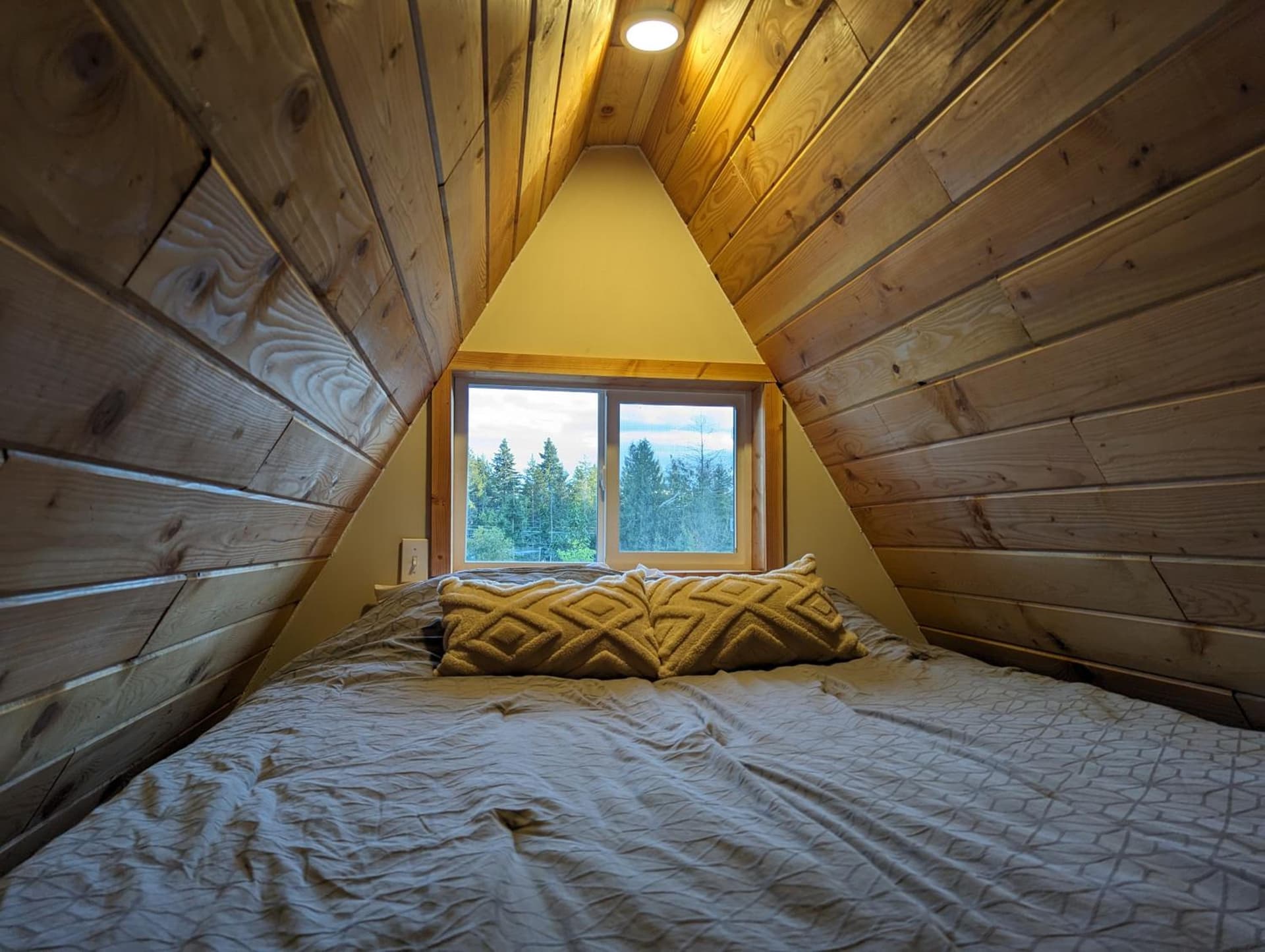 Golden Rings Cabin on Homestead w Hot Tub