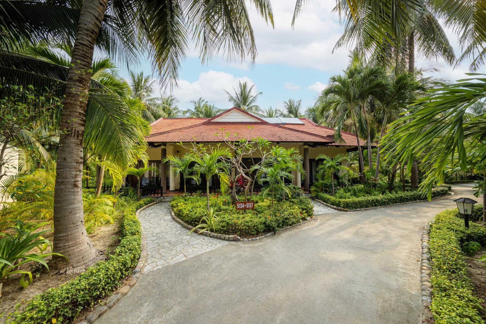 Diamond Bay Resort & Spa