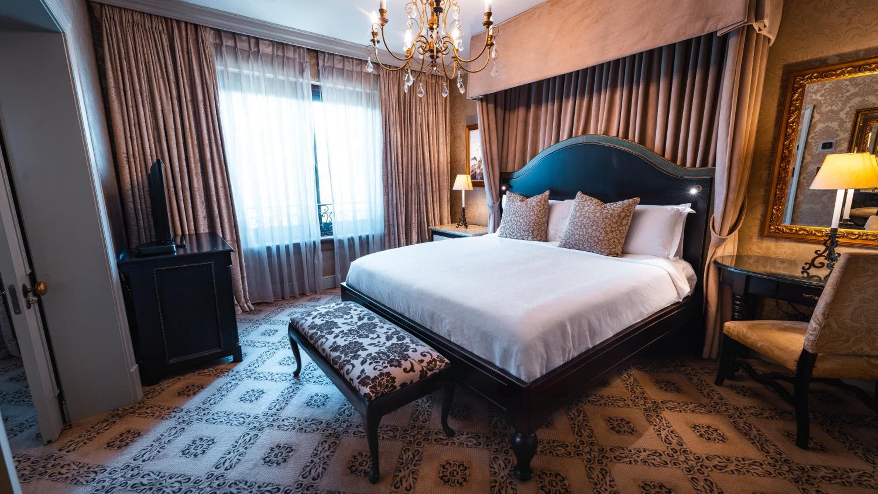 Palazzo Hotel