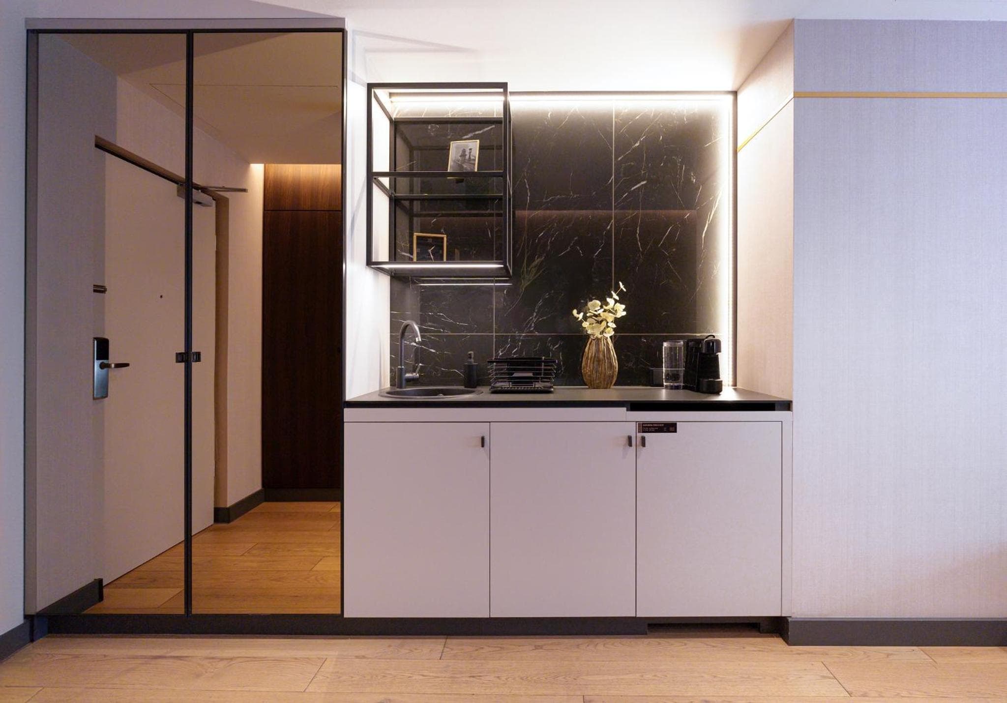 Emerald Downtown Luxury Suites by Continental Group
