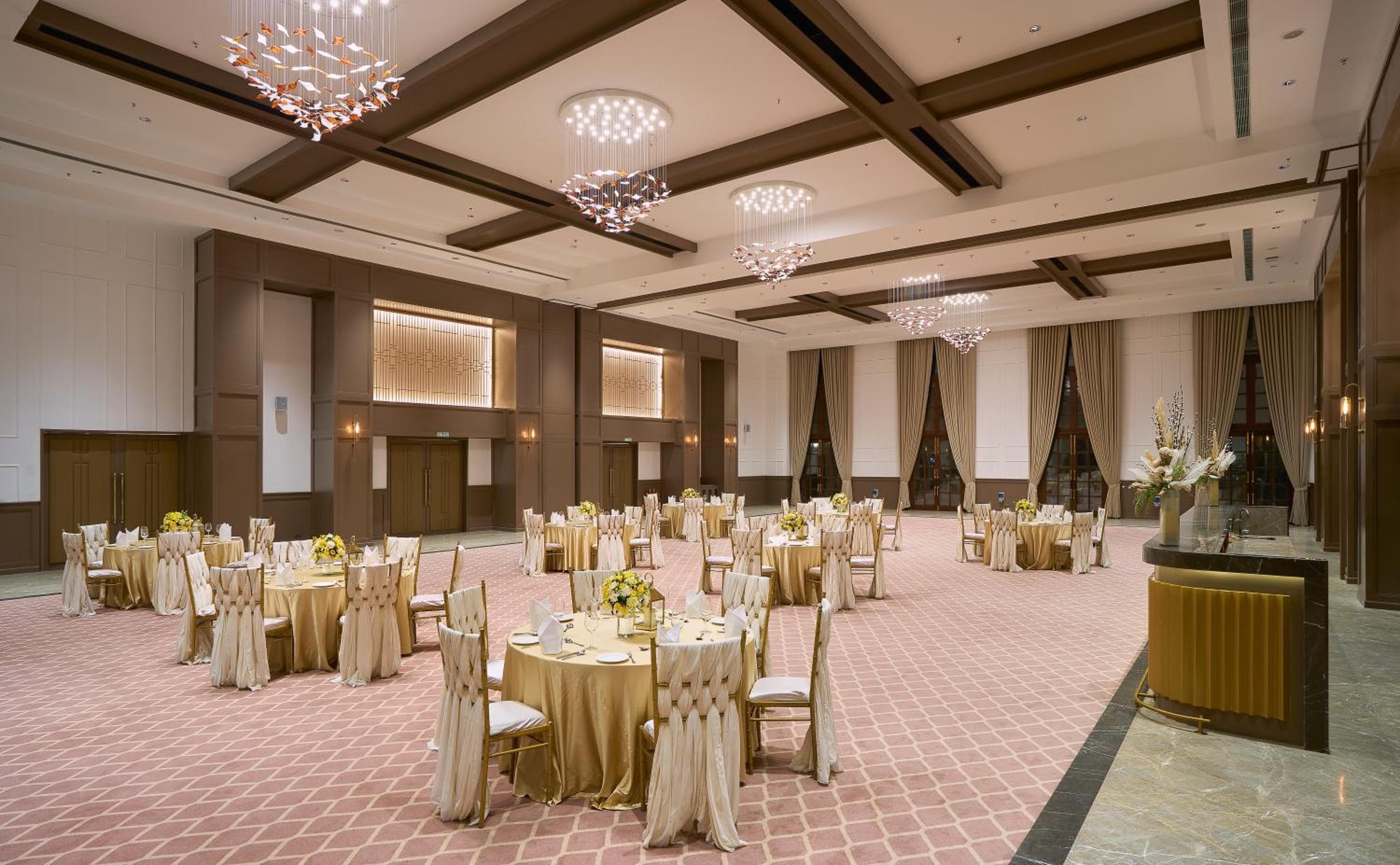 DLF Club 5