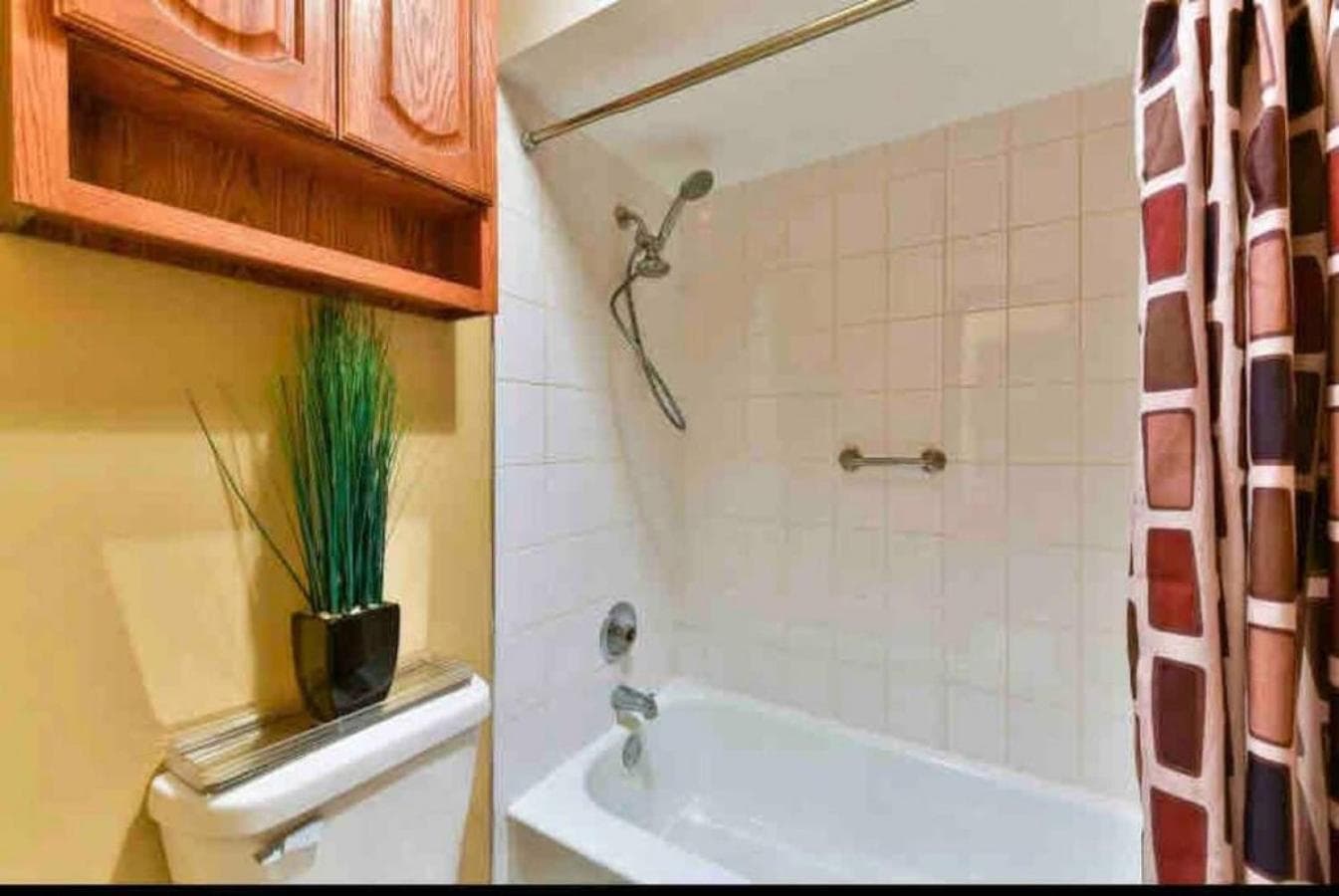 Mins from O'Hare • Safe Location • Private Parking