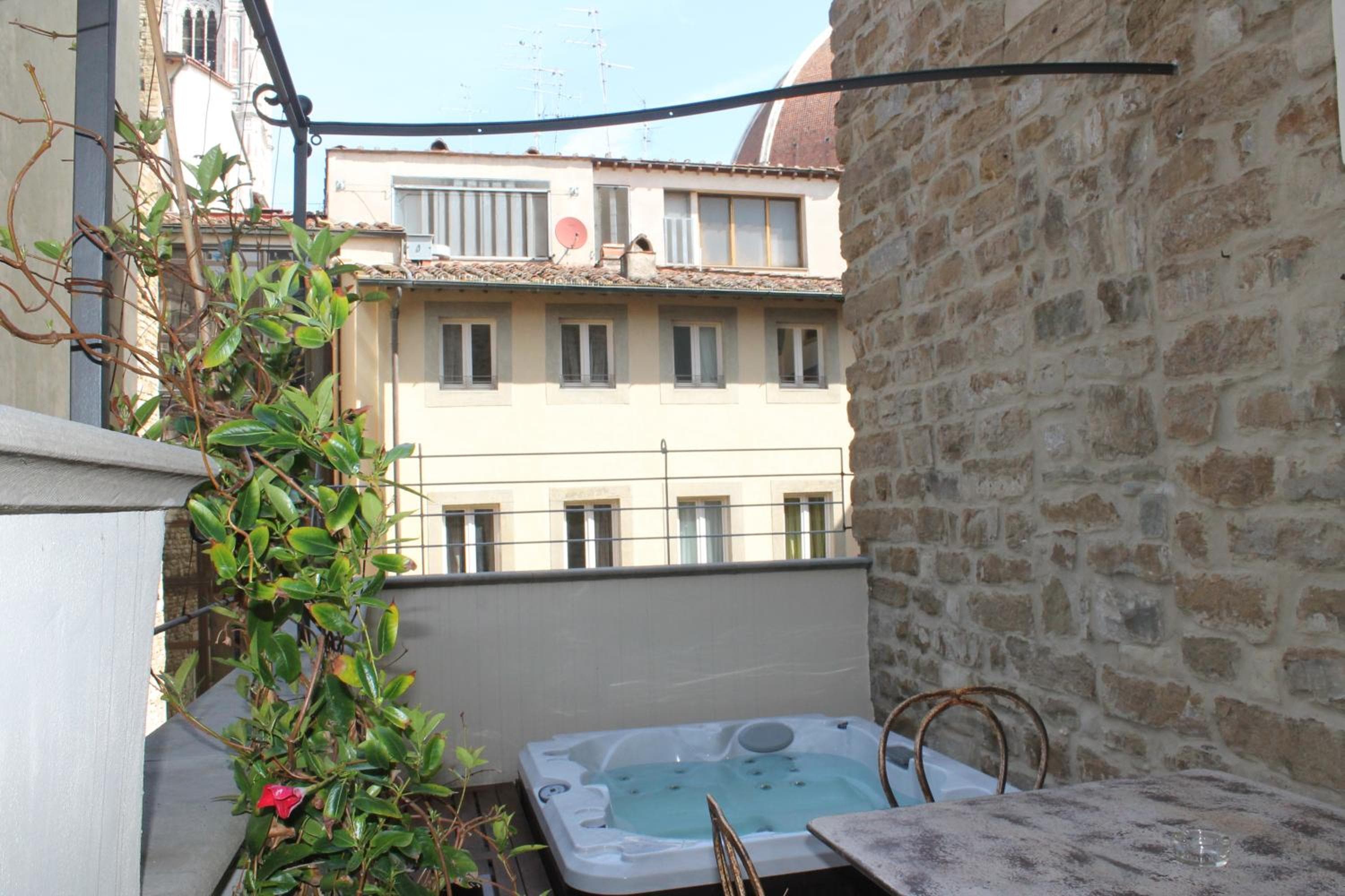 Donati Luxury Tower Suites