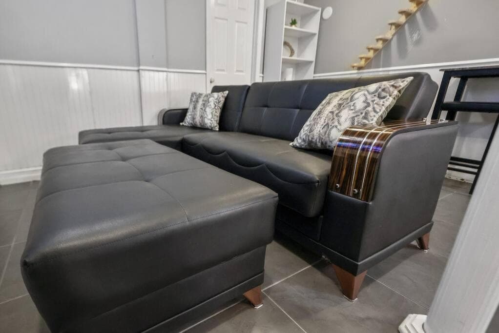 Unique, cozy, and spacious basement apt close to NYC