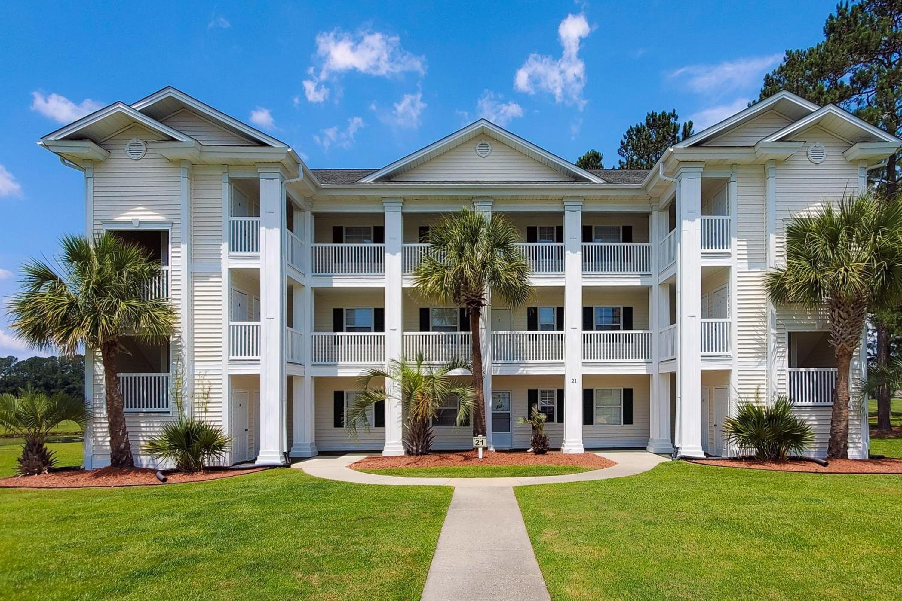 Balcony & Pool Access: 'Longs Cozy Haven'