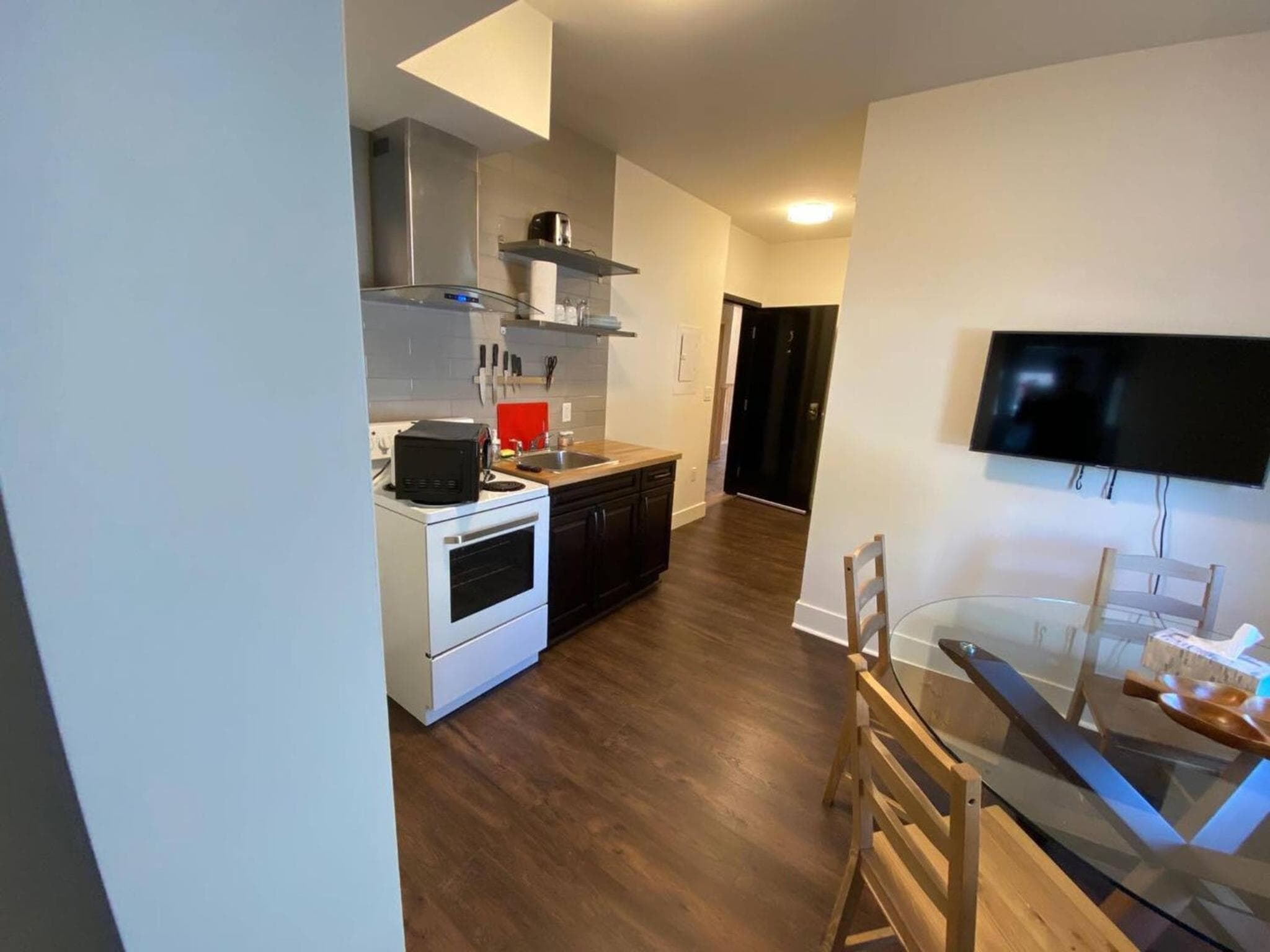 New Dt Apartment Walk To All