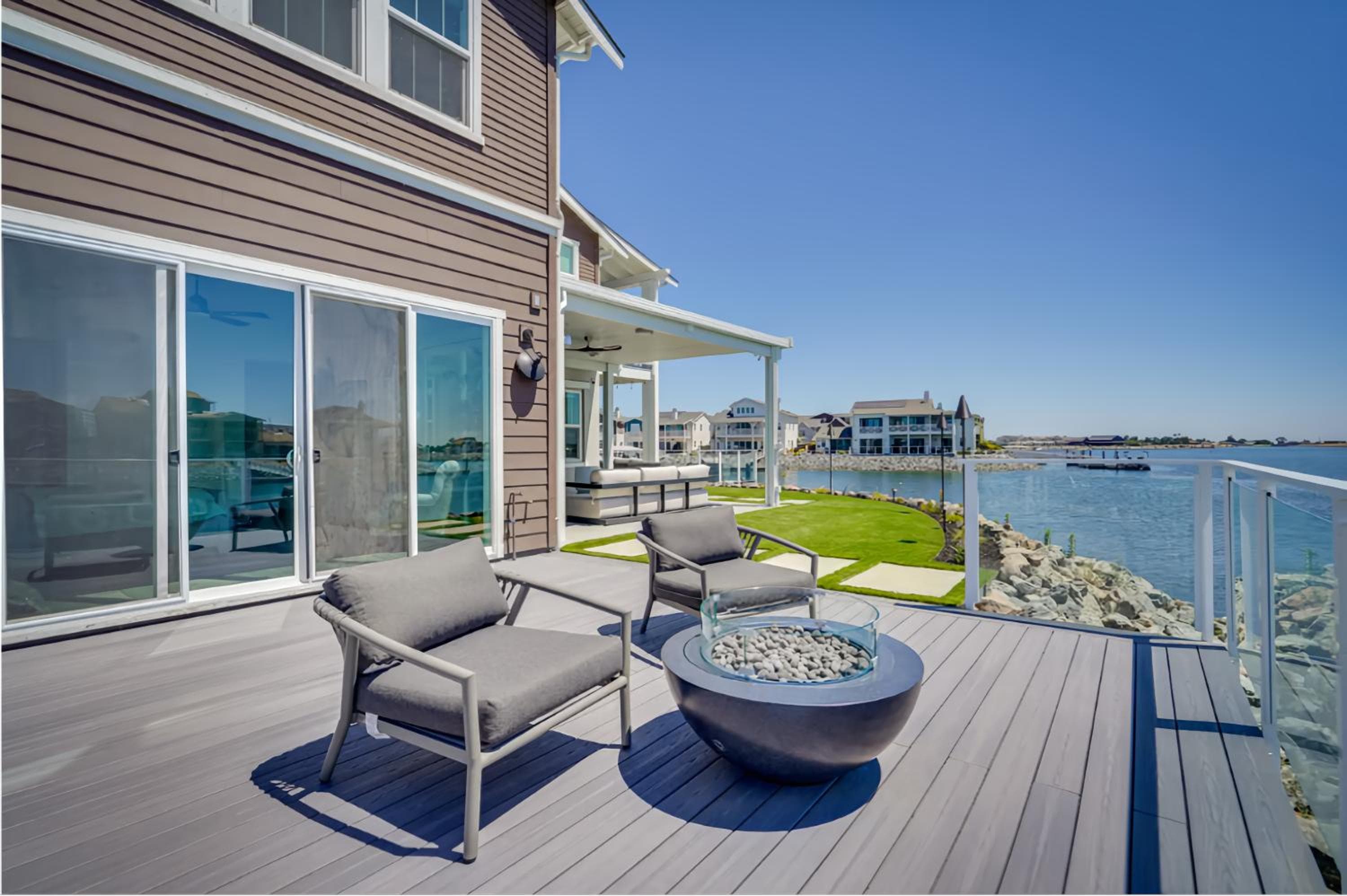 Waterfront Resort Style Villa - 5 min to fastwater