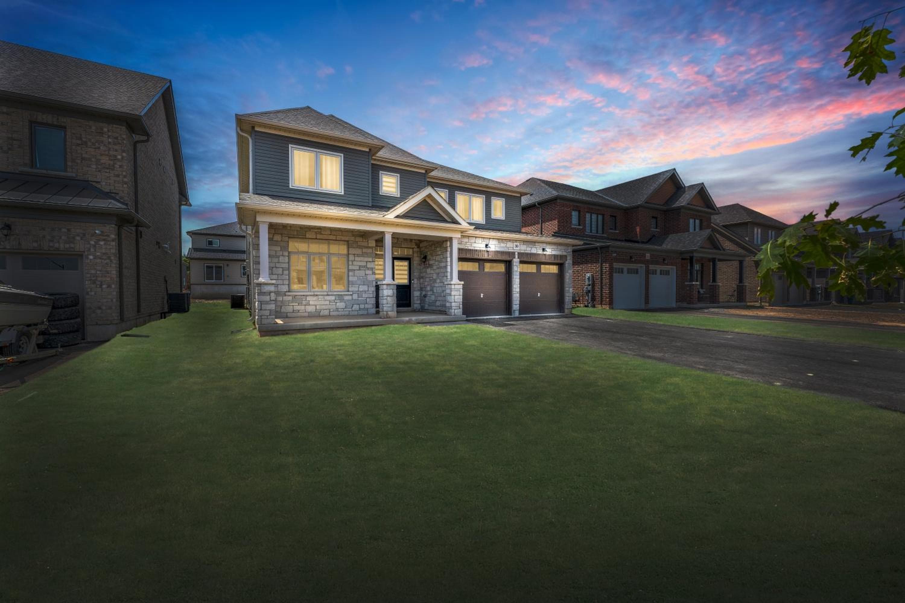 Luxury Mansion minutes to Niagara Falls and Buffalo