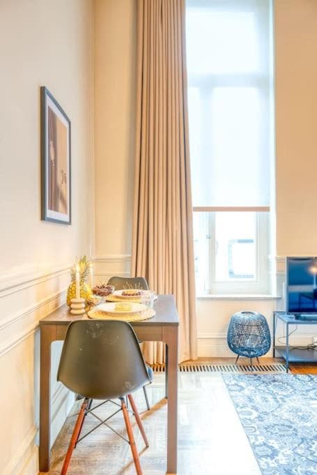 Historic Ghent Building - Ideal Studio Retreat