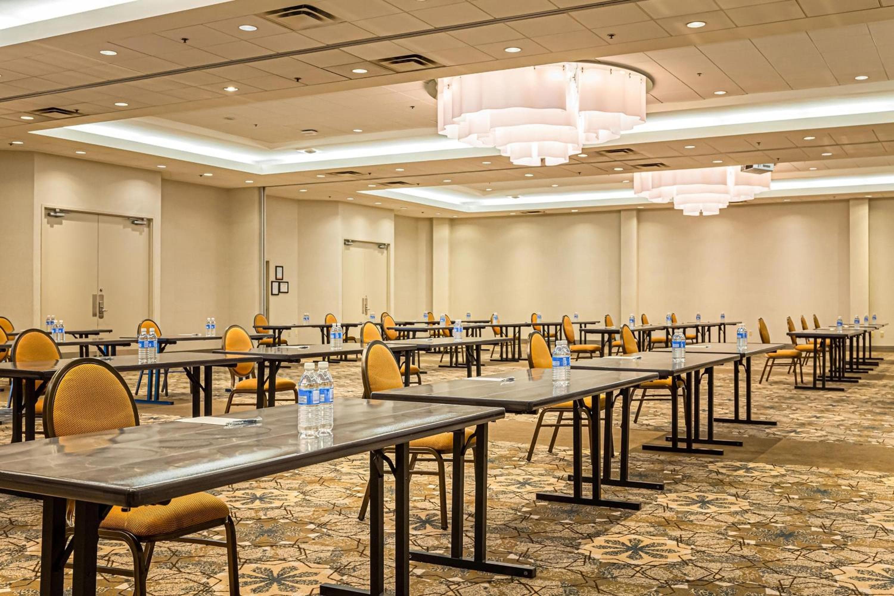 Sheraton Vancouver Guildford Hotel