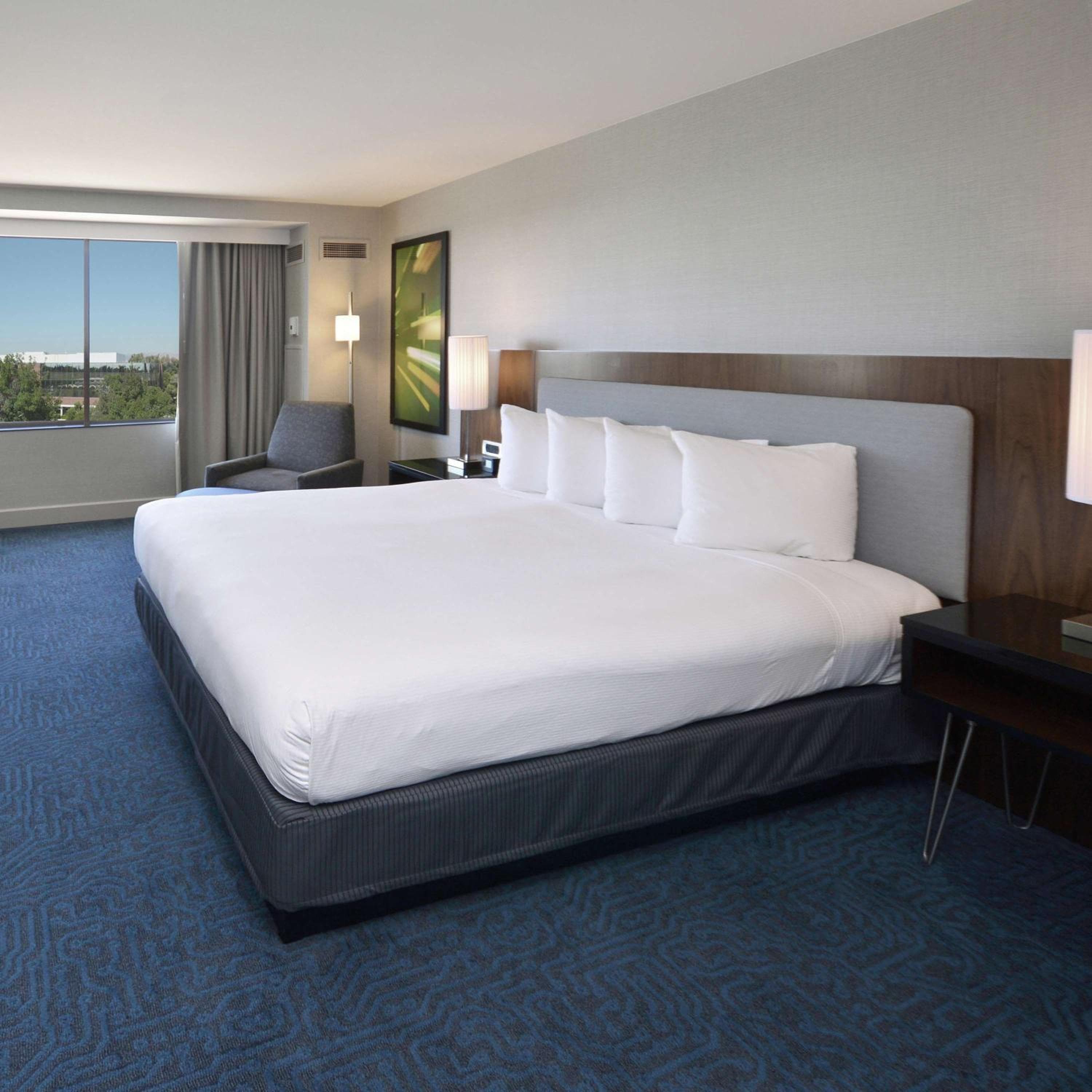 DoubleTree by Hilton Newark-Fremont