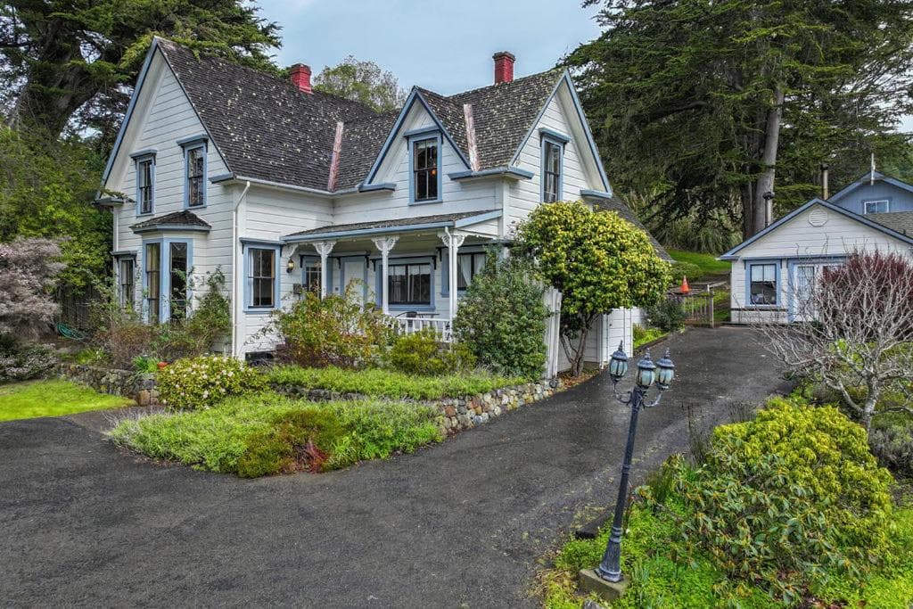 Dennen's Victorian Farmhouse
