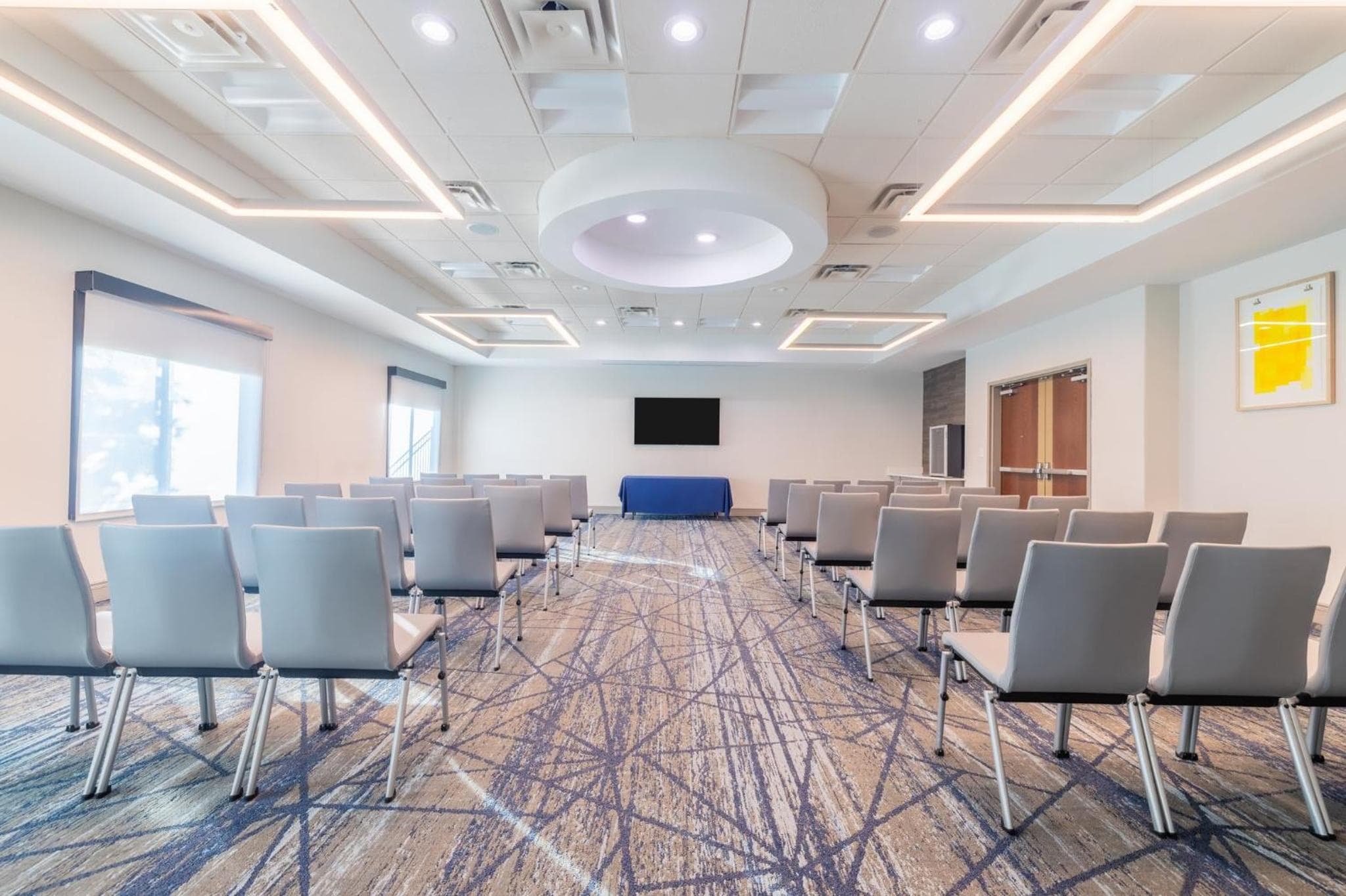 Holiday Inn Express & Suites Kansas City Airport by IHG