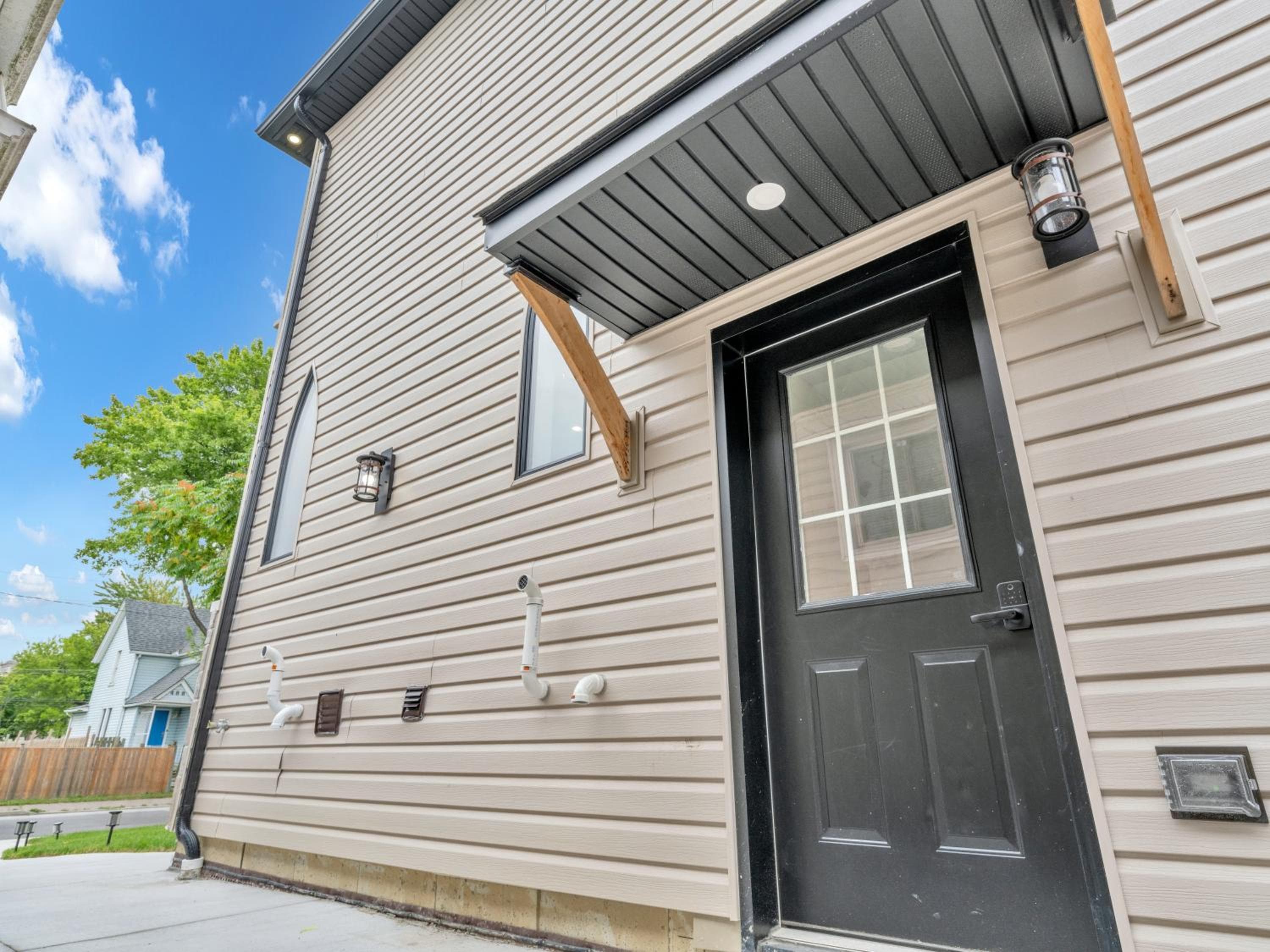 Stylish 2-Bedroom Apartment In Downtown Windsor