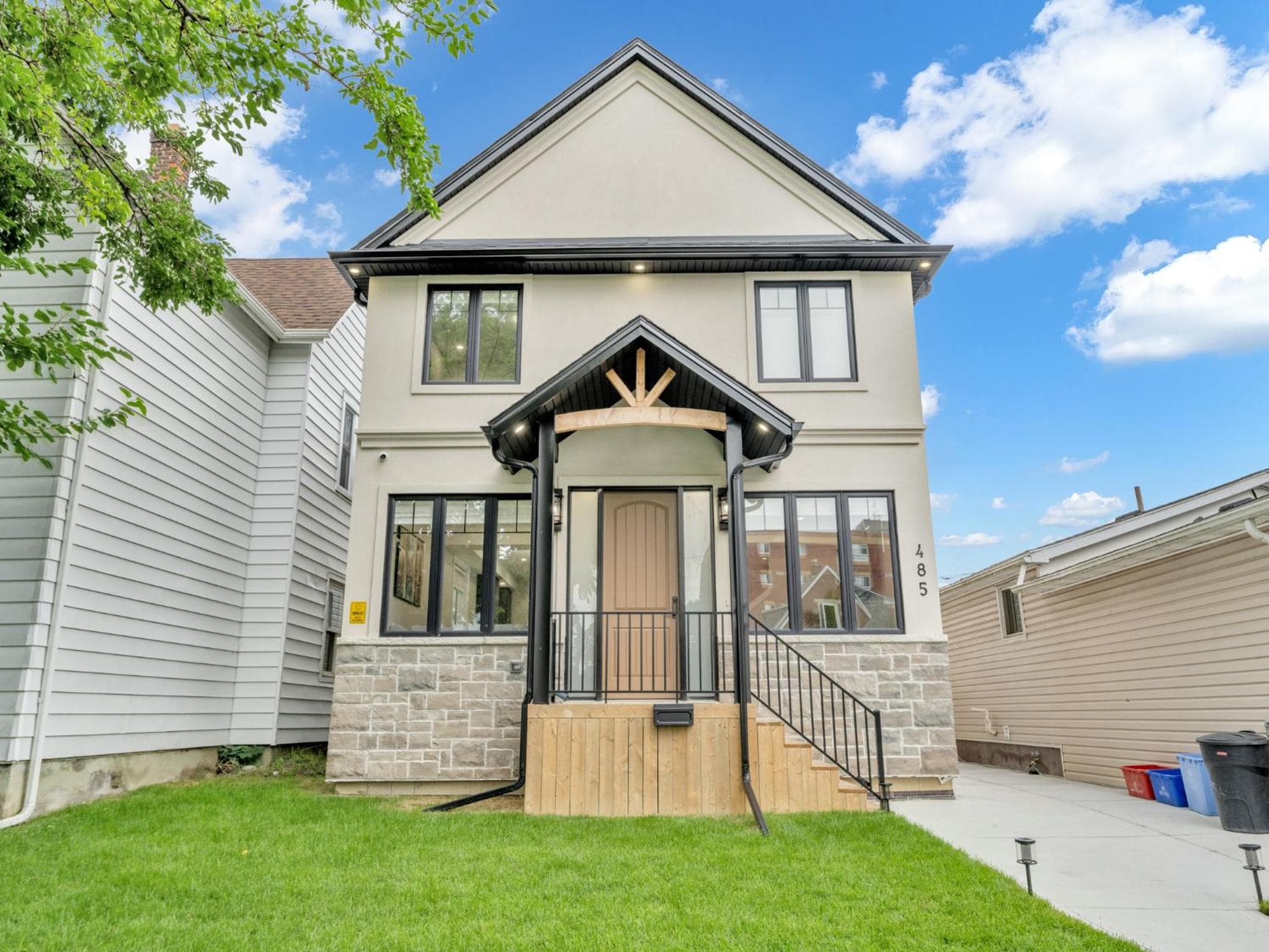Stylish 2-Bedroom Apartment In Downtown Windsor