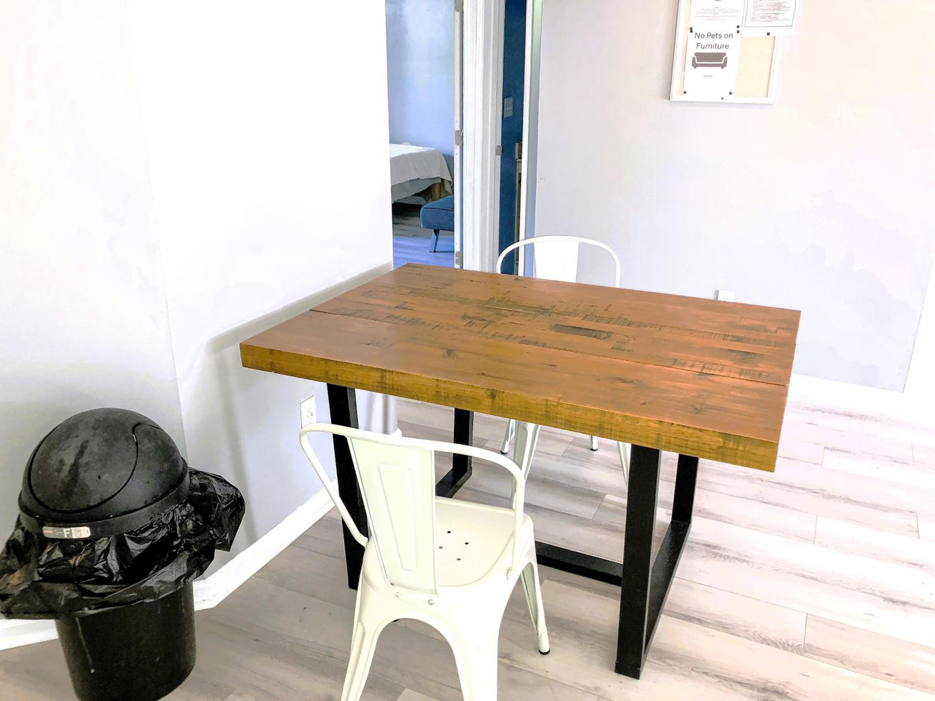 Corporate Retreat - Stylish 2BR Condo with Pool, Balcony & Fast Wi-Fi, Minutes from Downtown Wilmington